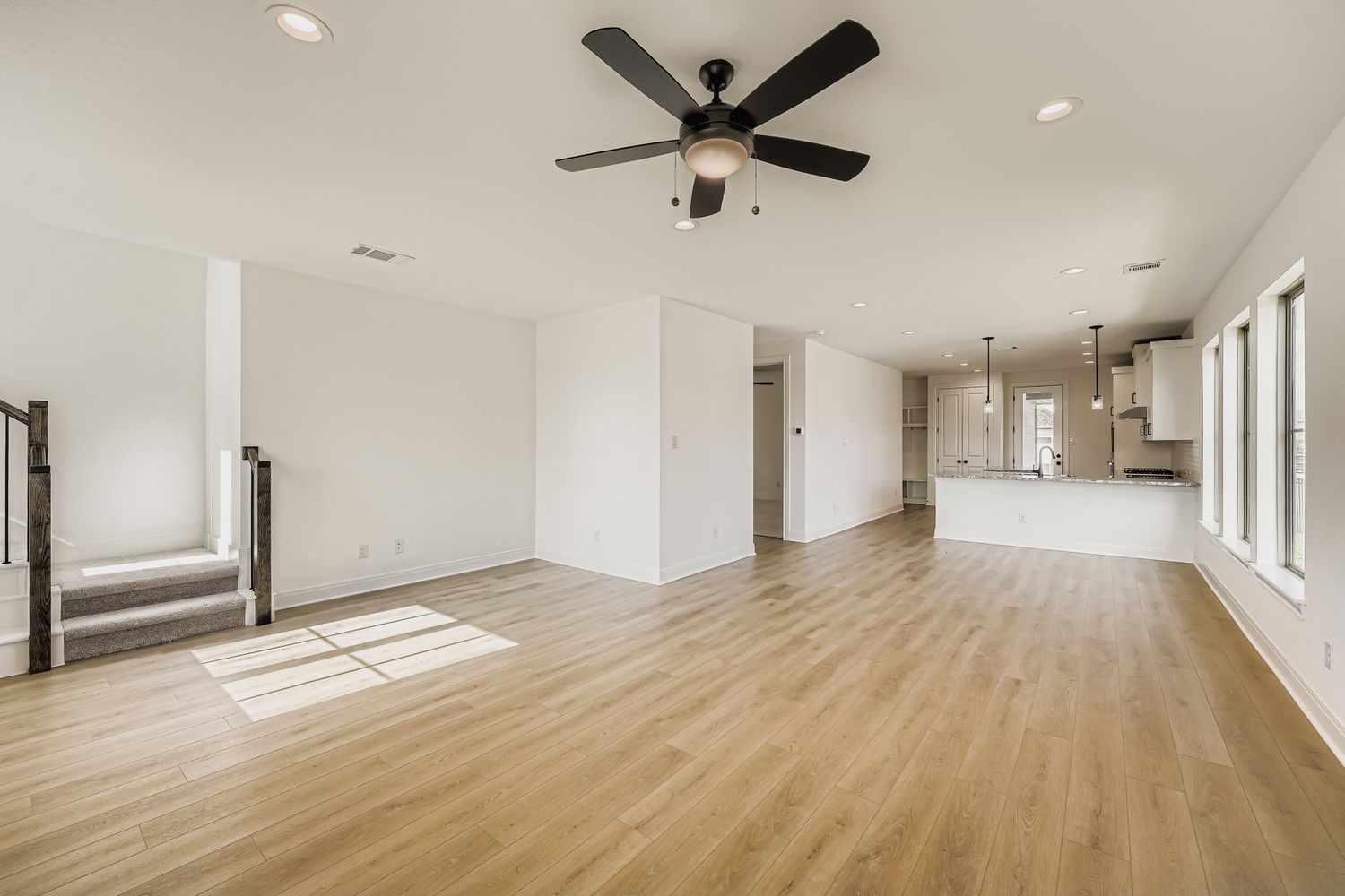 The Porch at Du Pre por Risewell Homes en Austin Texas