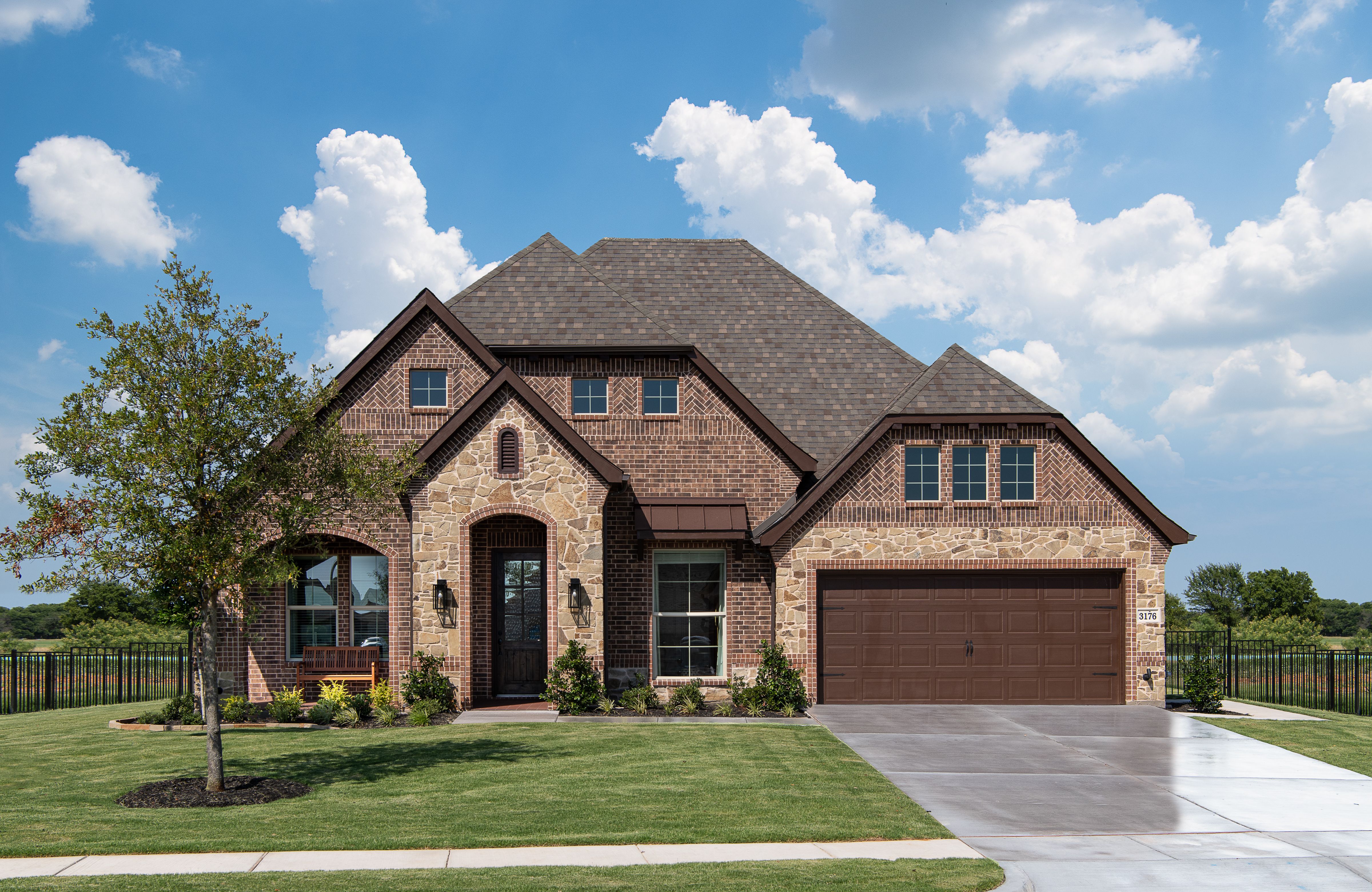 casa en Abe's Landing por Risewell Homes