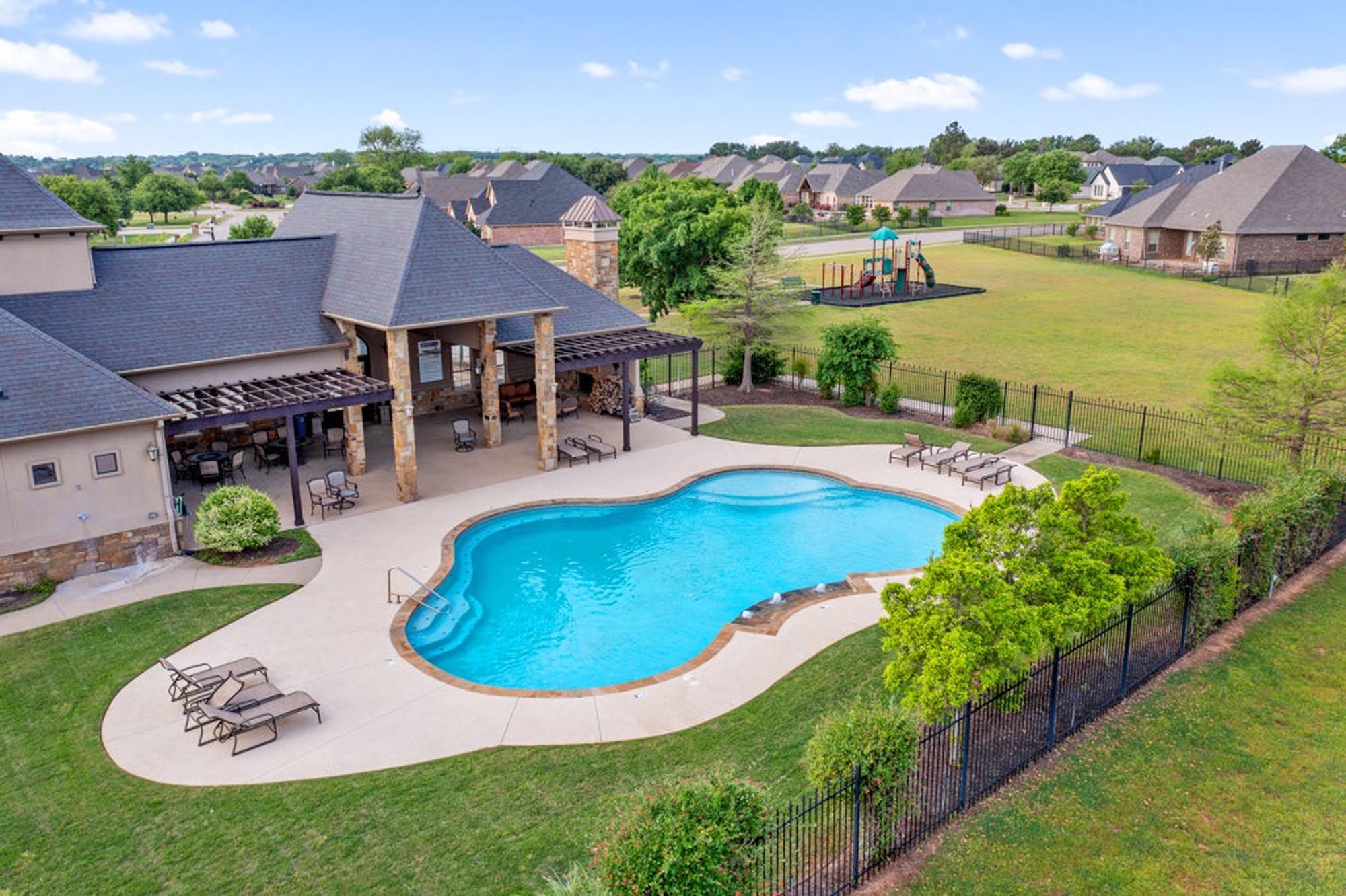 casa en Abe's Landing por Risewell Homes