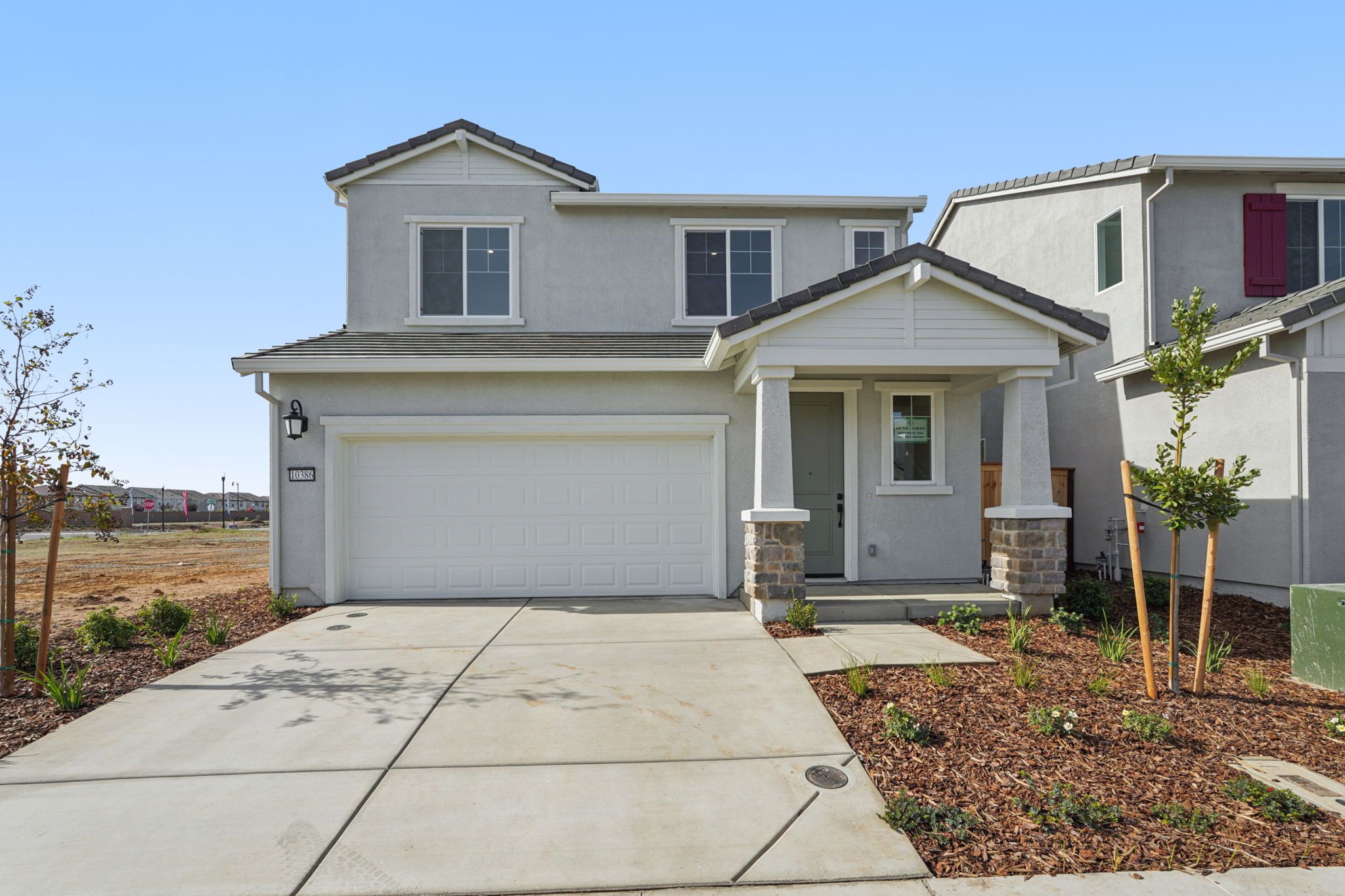 The Villas at Arbor Ranch por Risewell Homes en Sacramento California