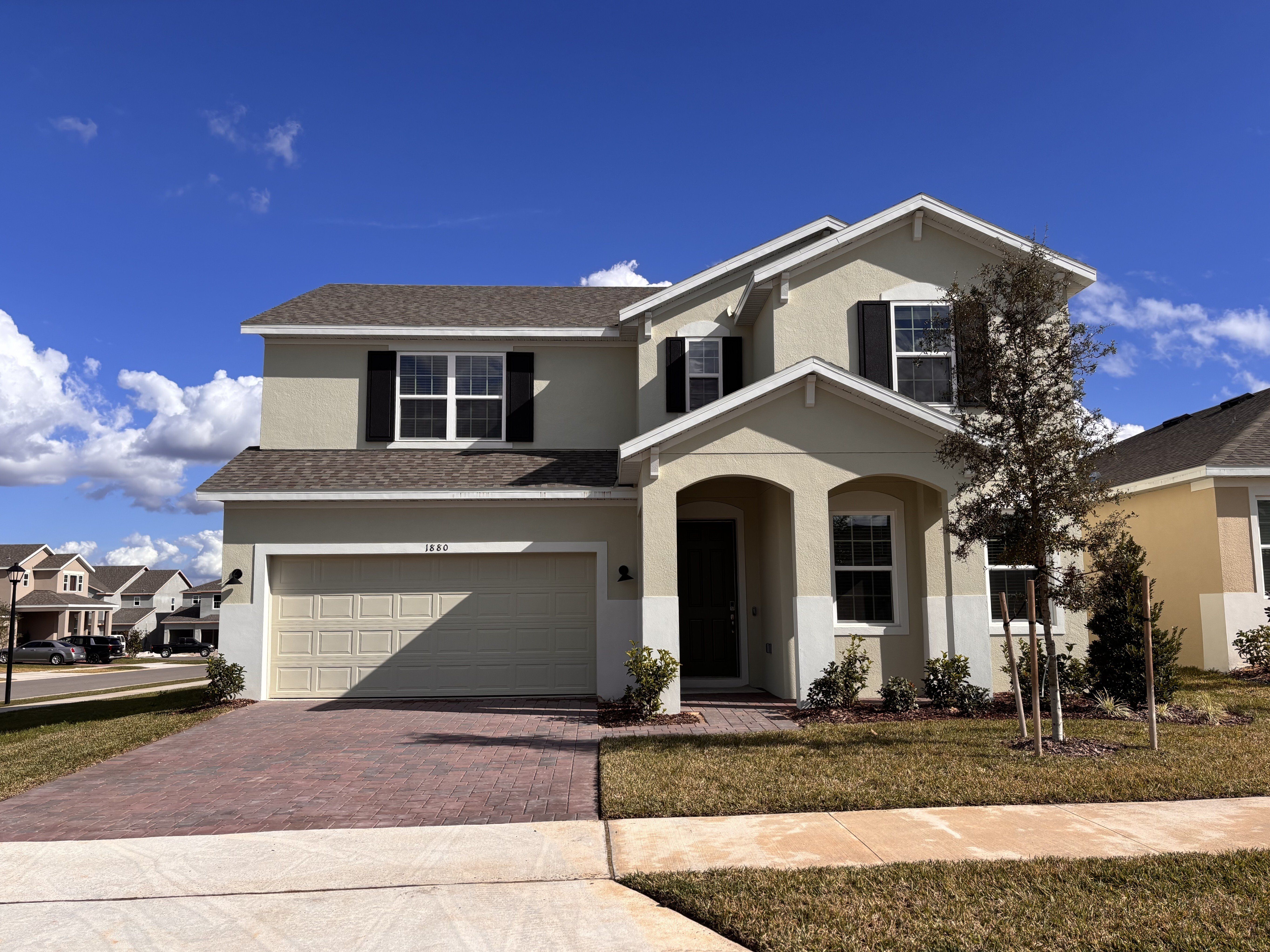Trinity Lakes por Risewell Homes en Orlando Florida