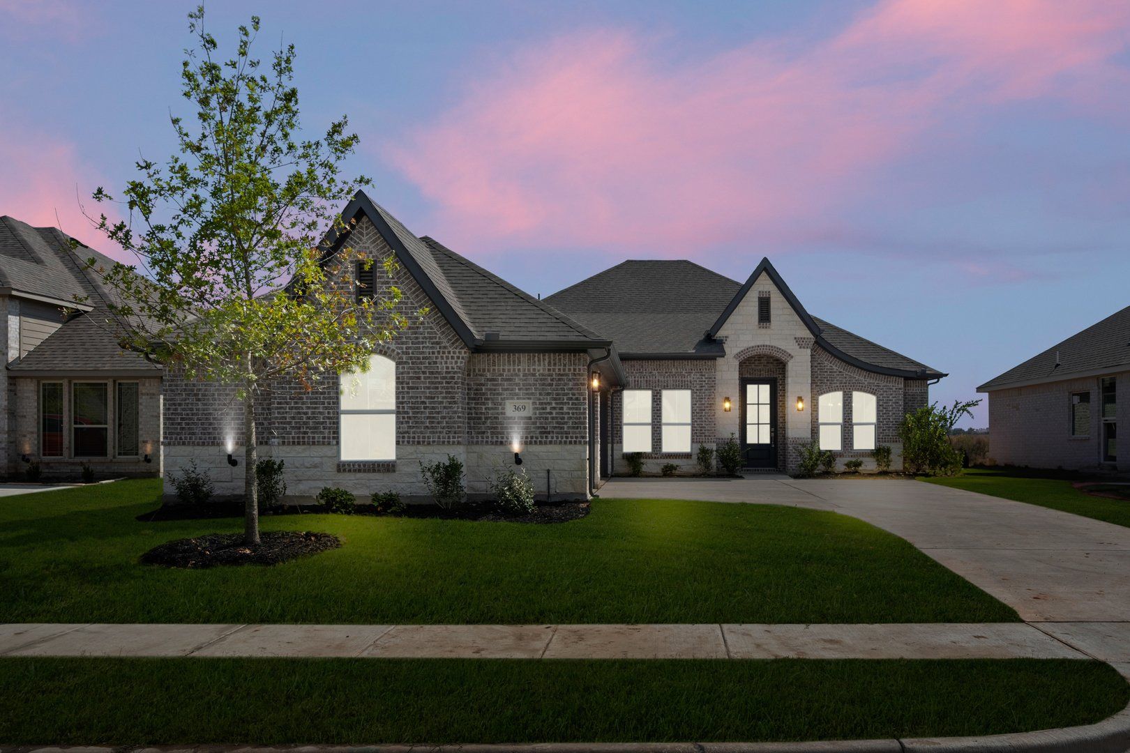 Concept 2267 - Abe's Landing: Granbury, Texas - Risewell Homes