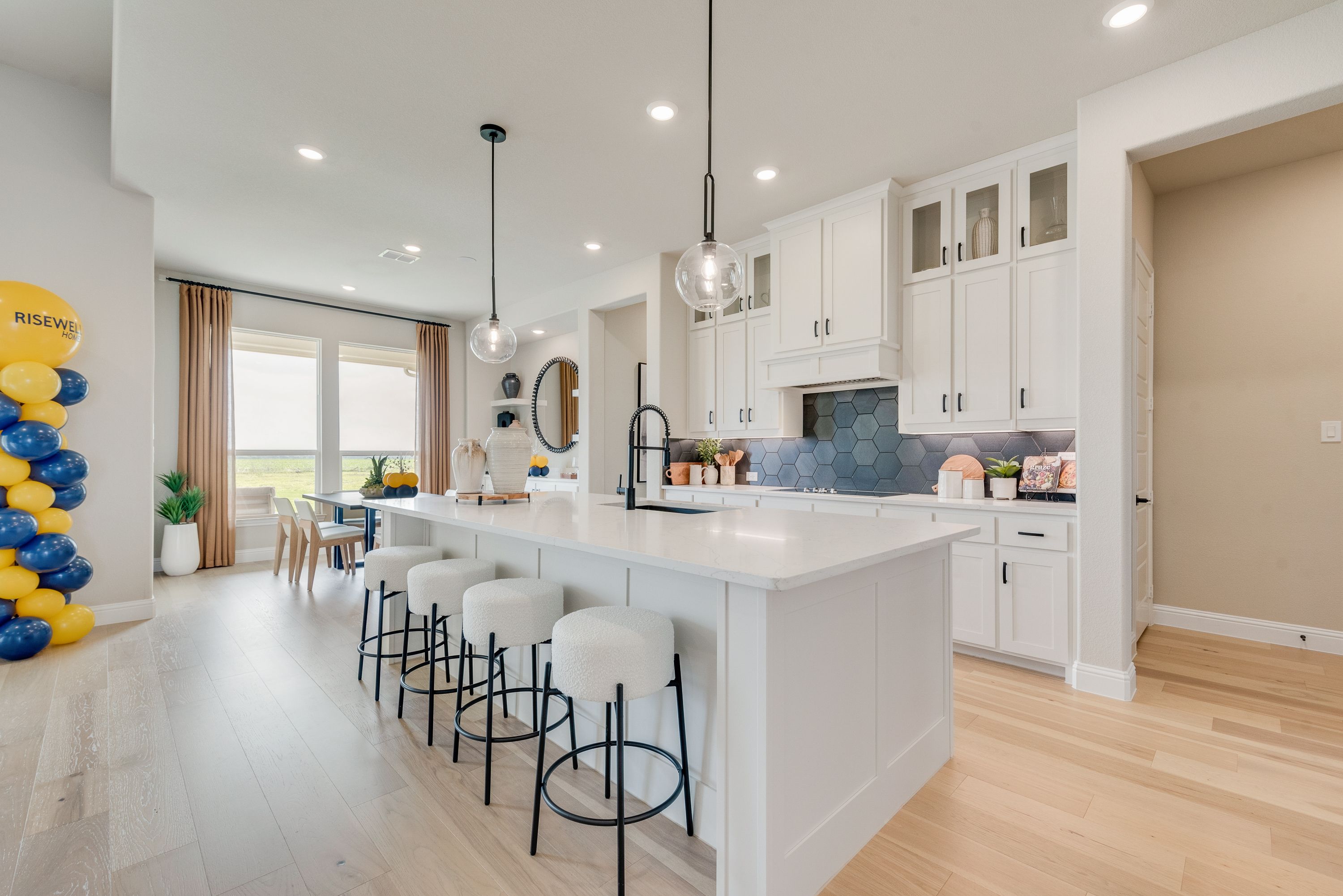 casa en Pecan Acres por Risewell Homes