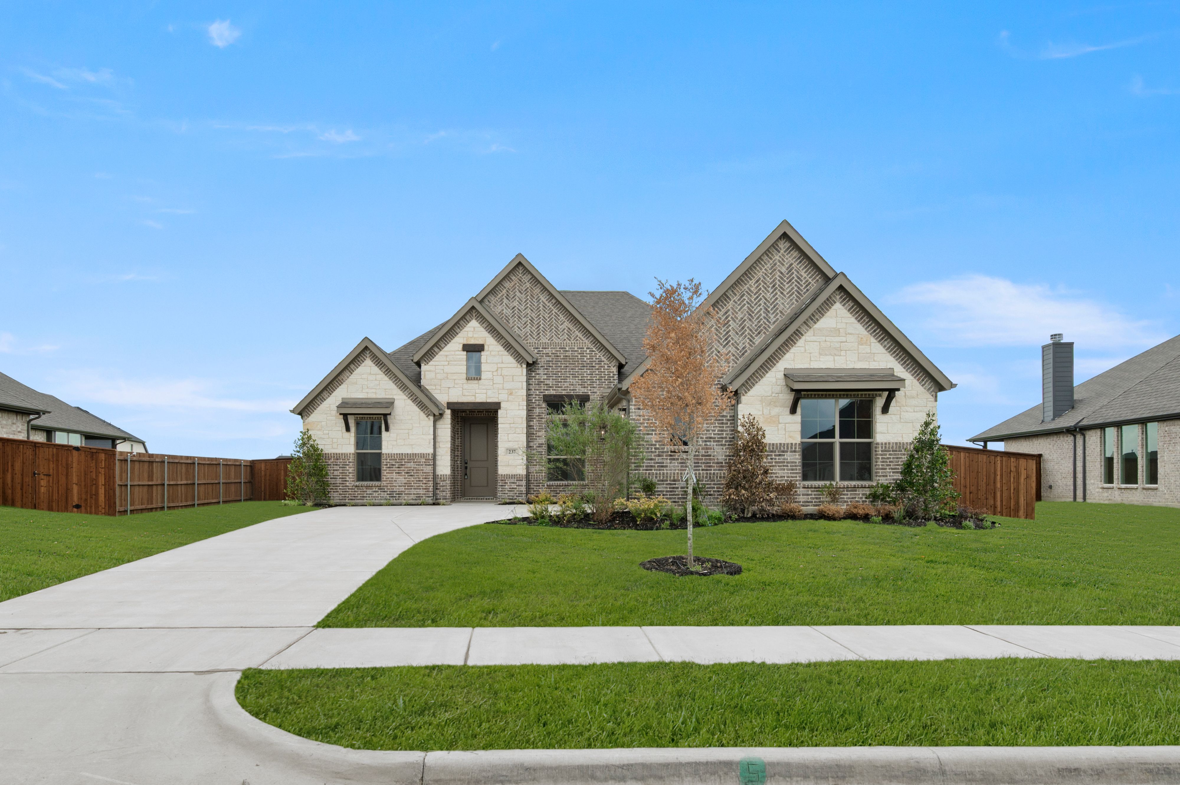 237 Pine Leaf Trail (Concept 2370)