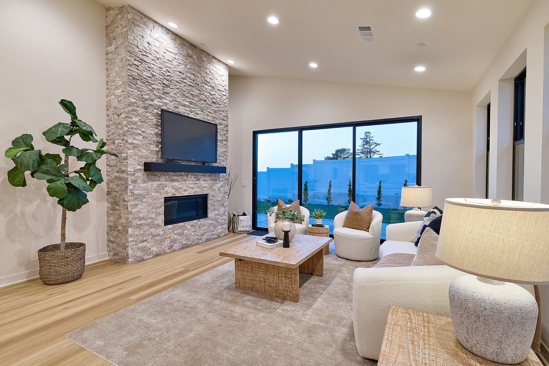 New Pointe Altadena - Altadena, CA