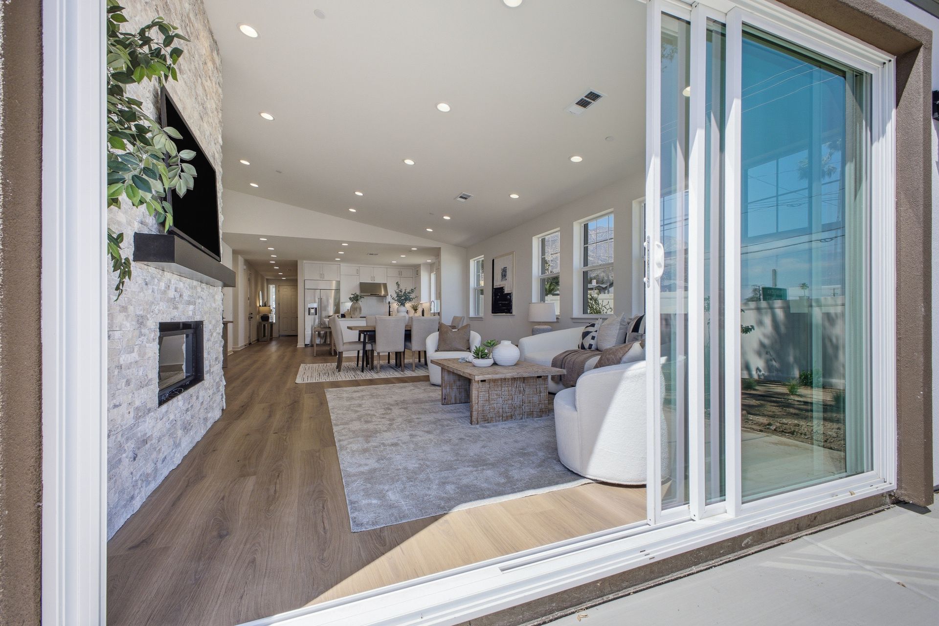 Indoor/Outdoor