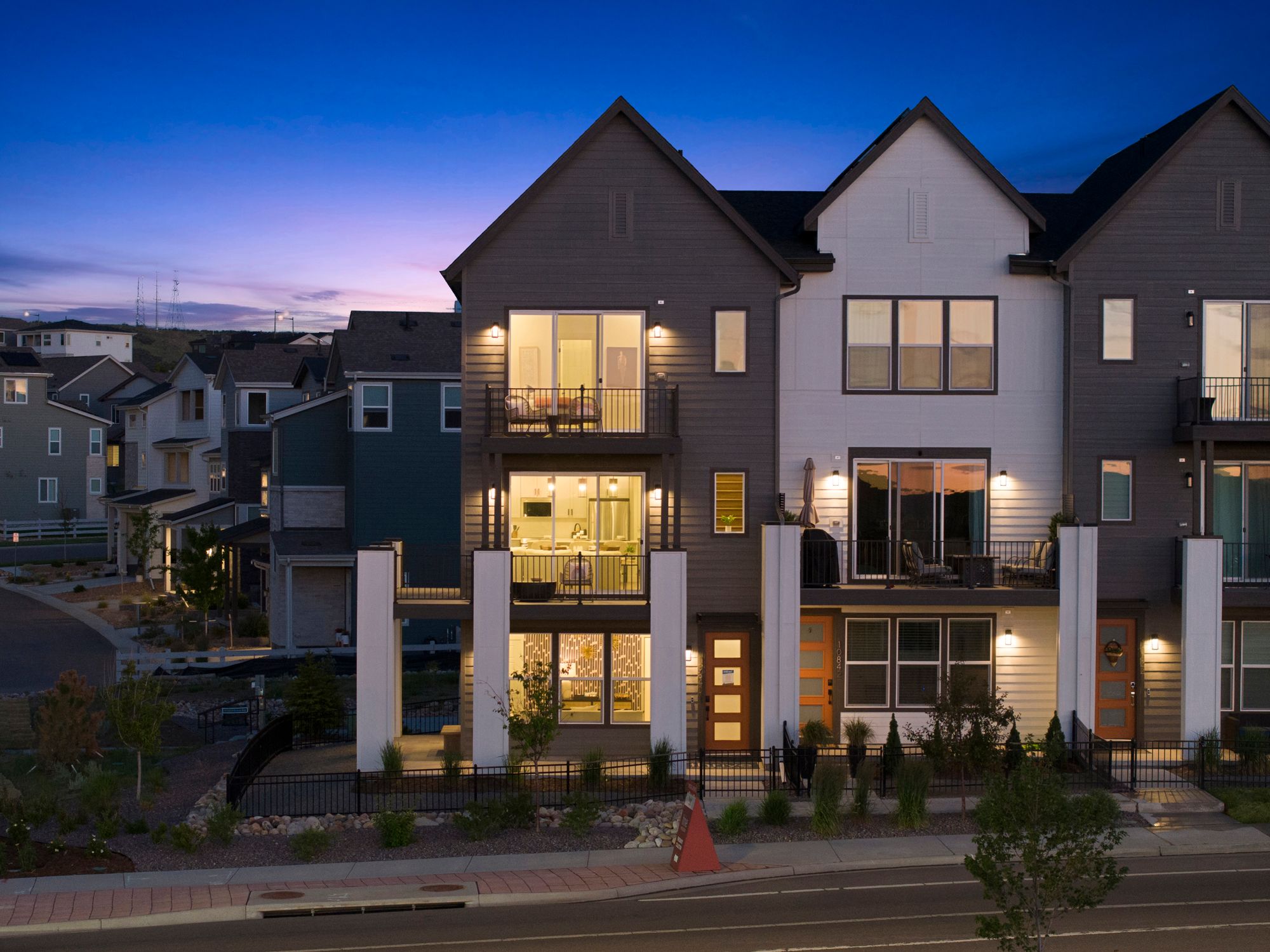 casa en Lyric at RidgeGate por Thrive Home Builders