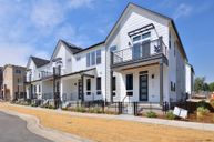 Loretto Heights Rise Collection por Thrive Home Builders en Denver Colorado