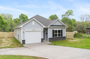 401 Groves St, Lowell, NC 28098