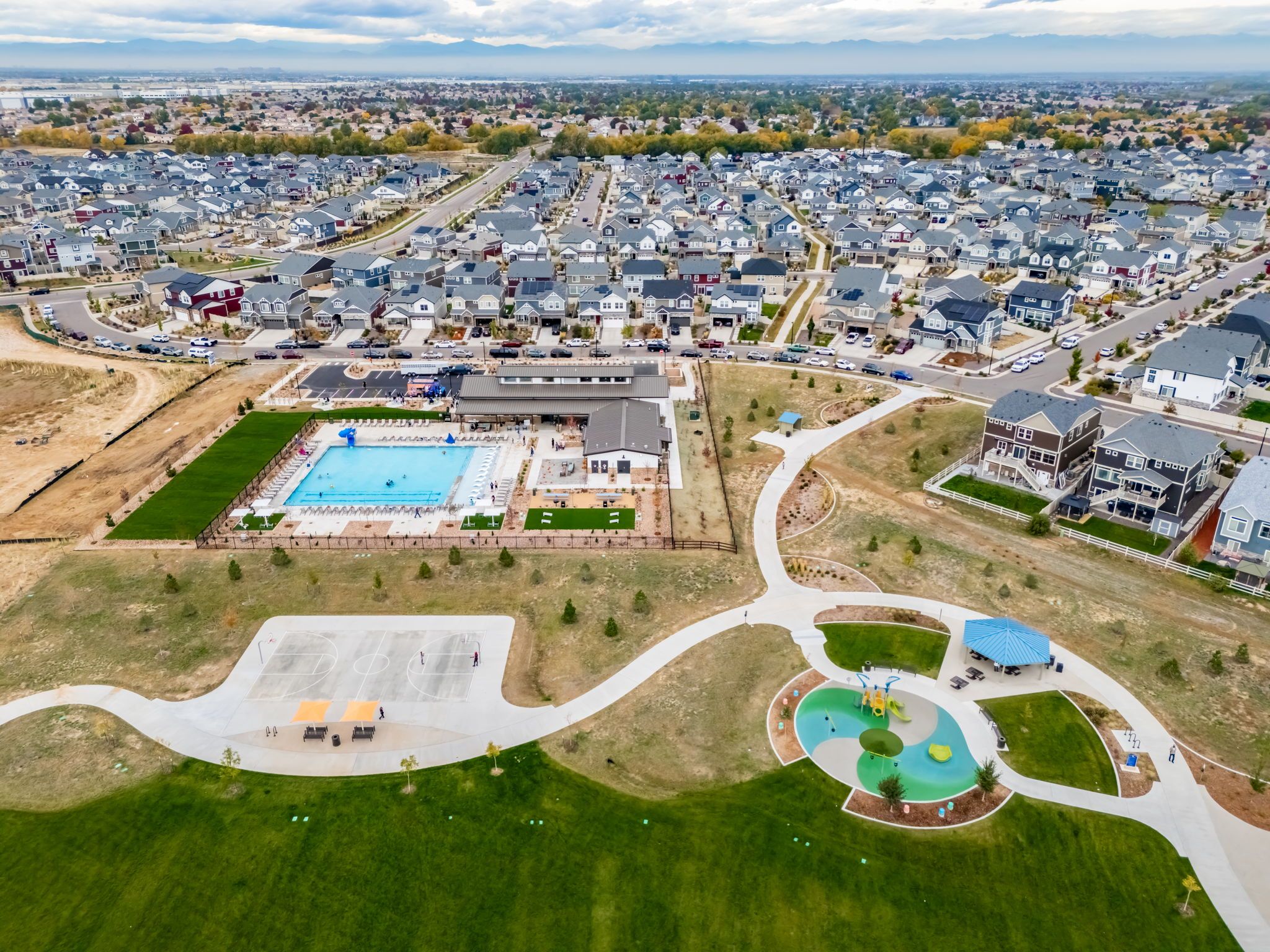 amenity center, basketball courts, and park