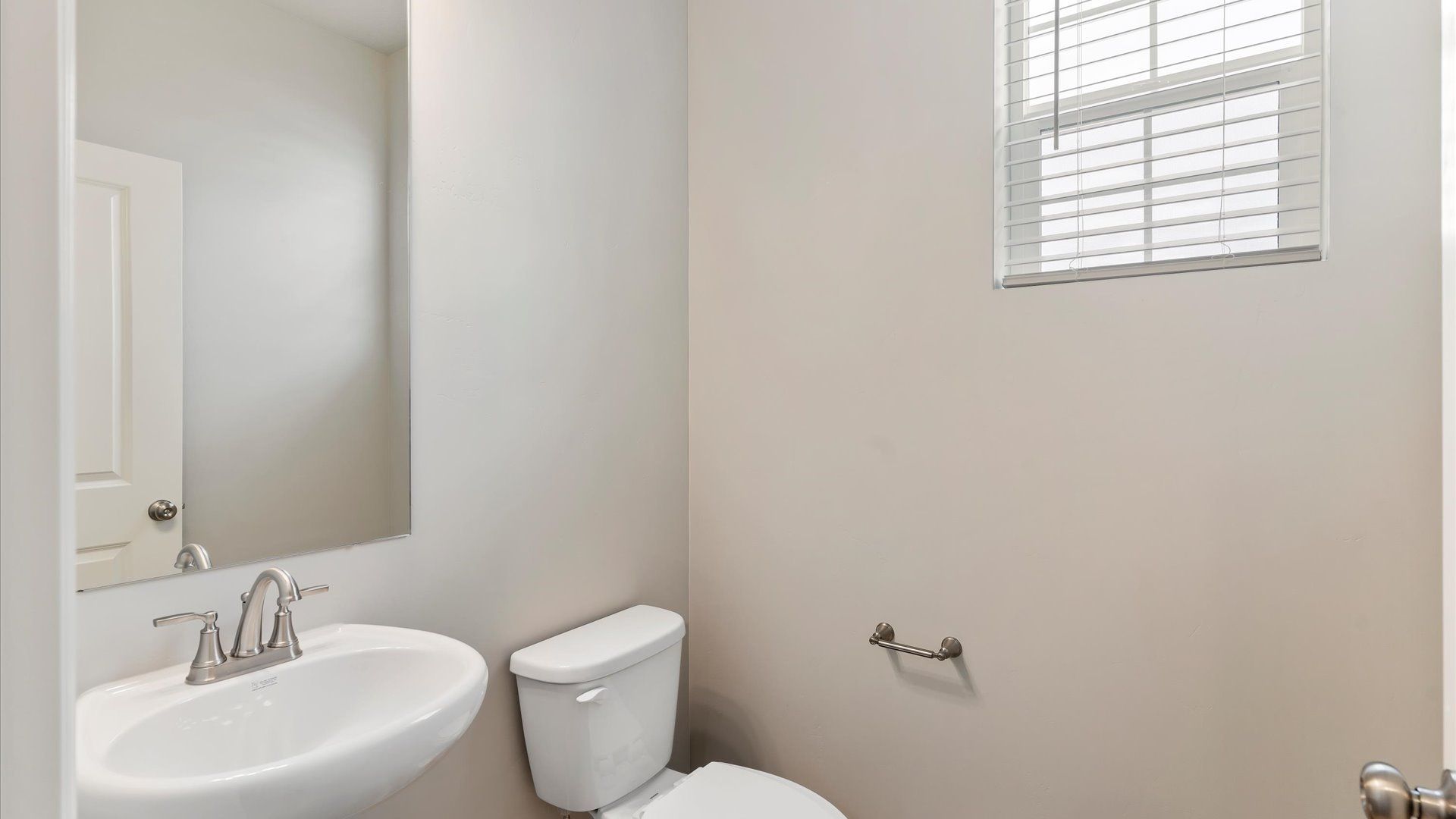 Helena Half Bath