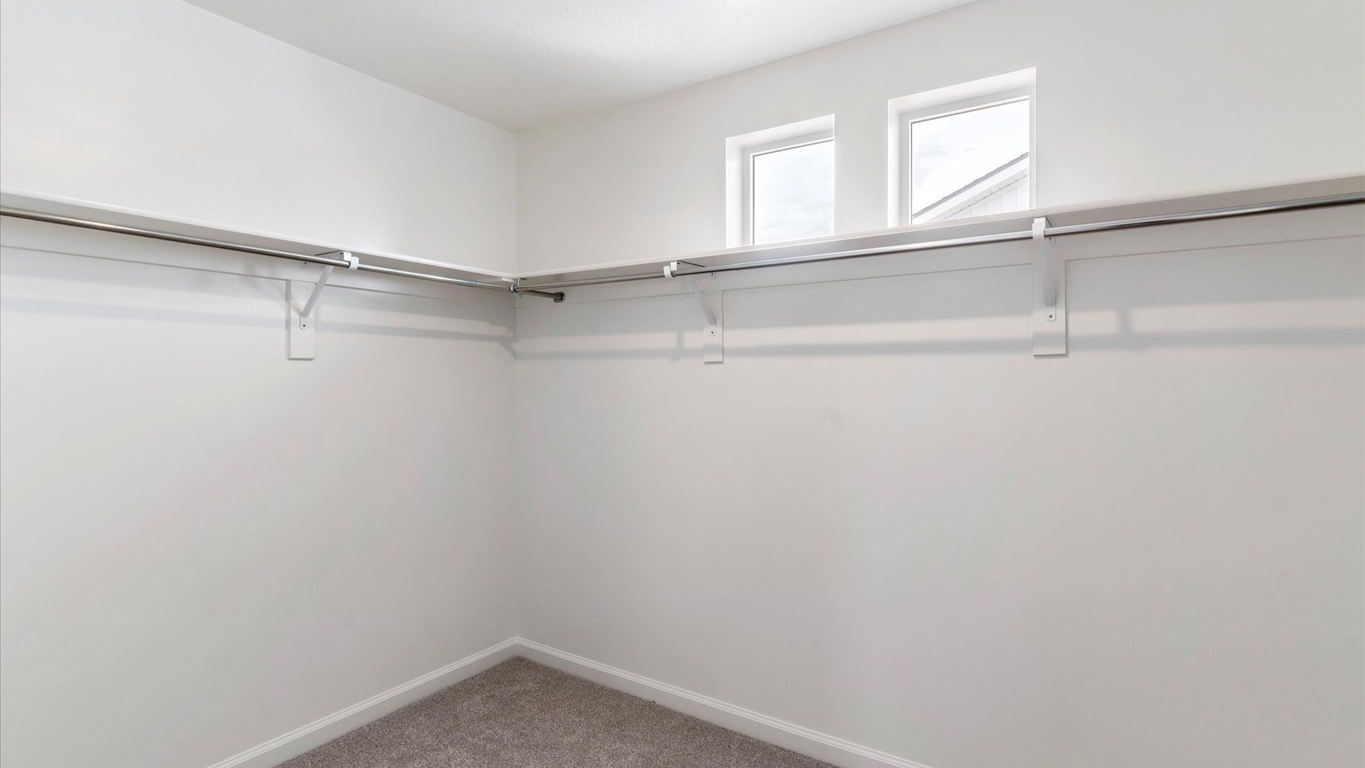 Helena Walk-In Closet