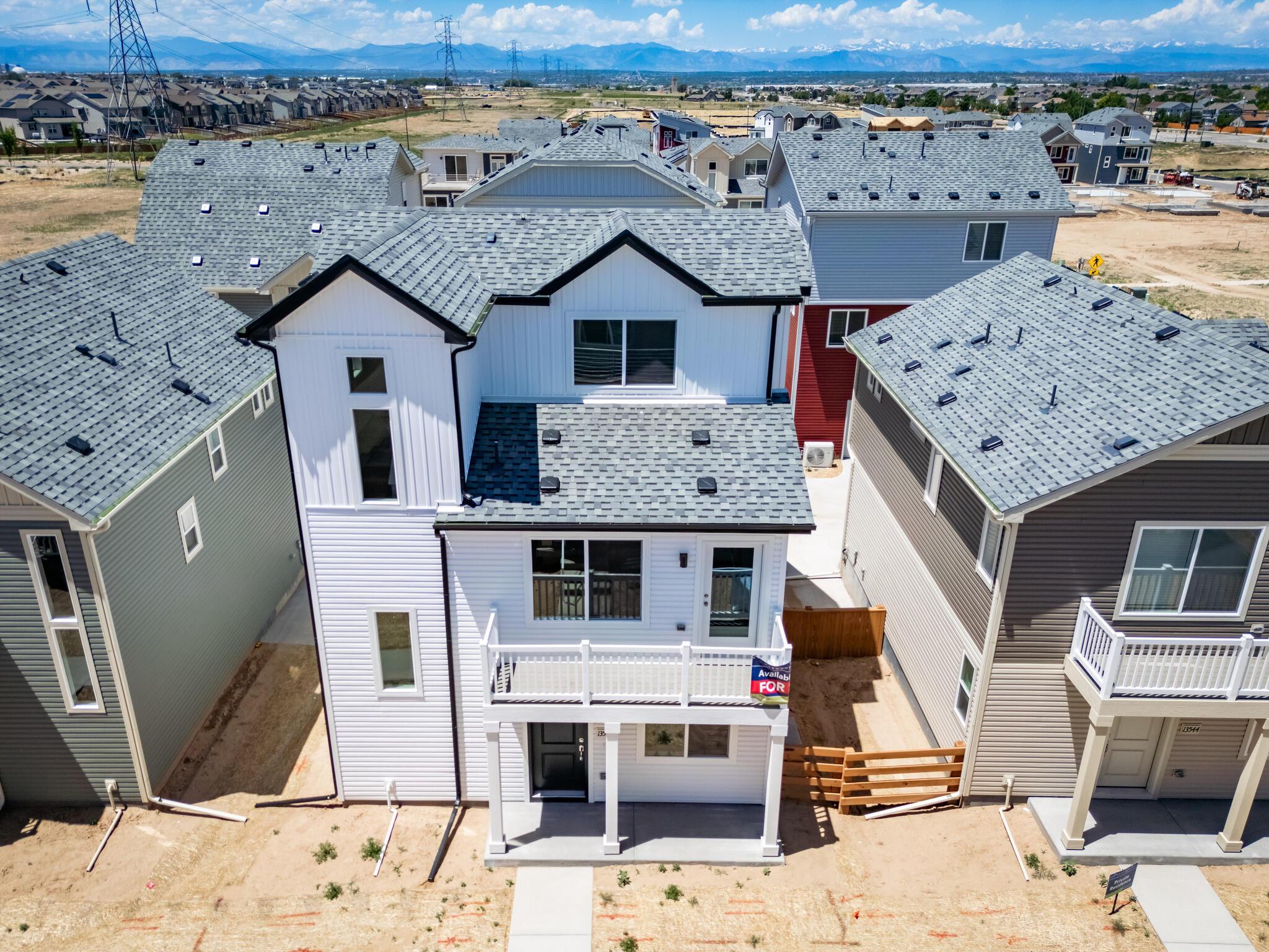 Albright - Reunion: Commerce City, Colorado - Oakwood Homes