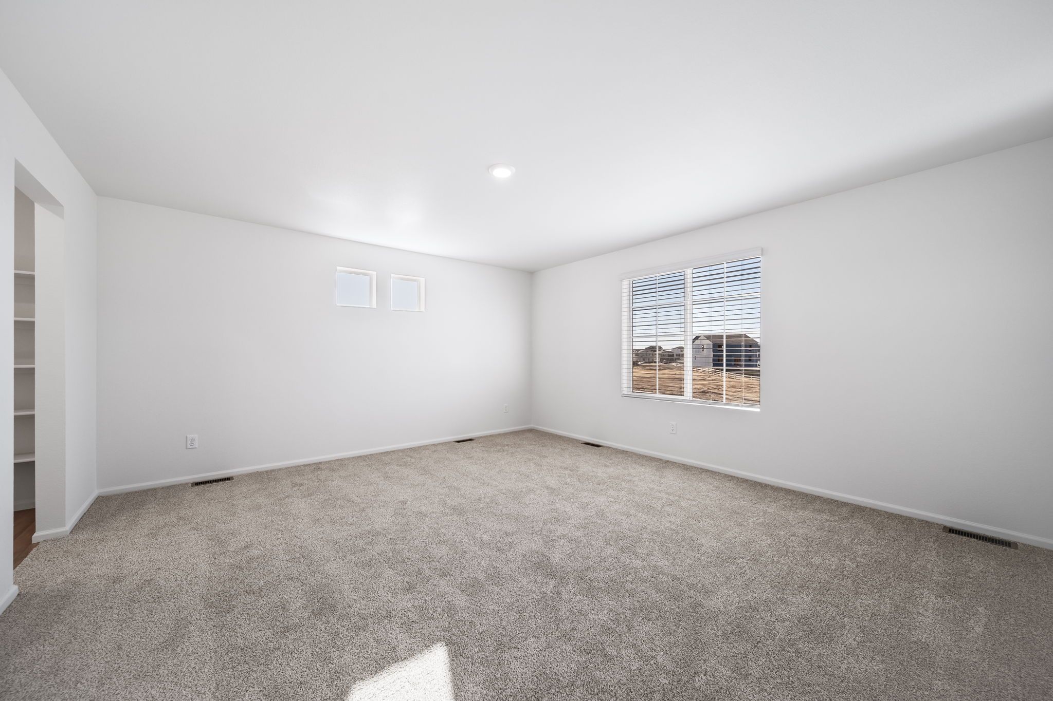 Neo primary bedroom
