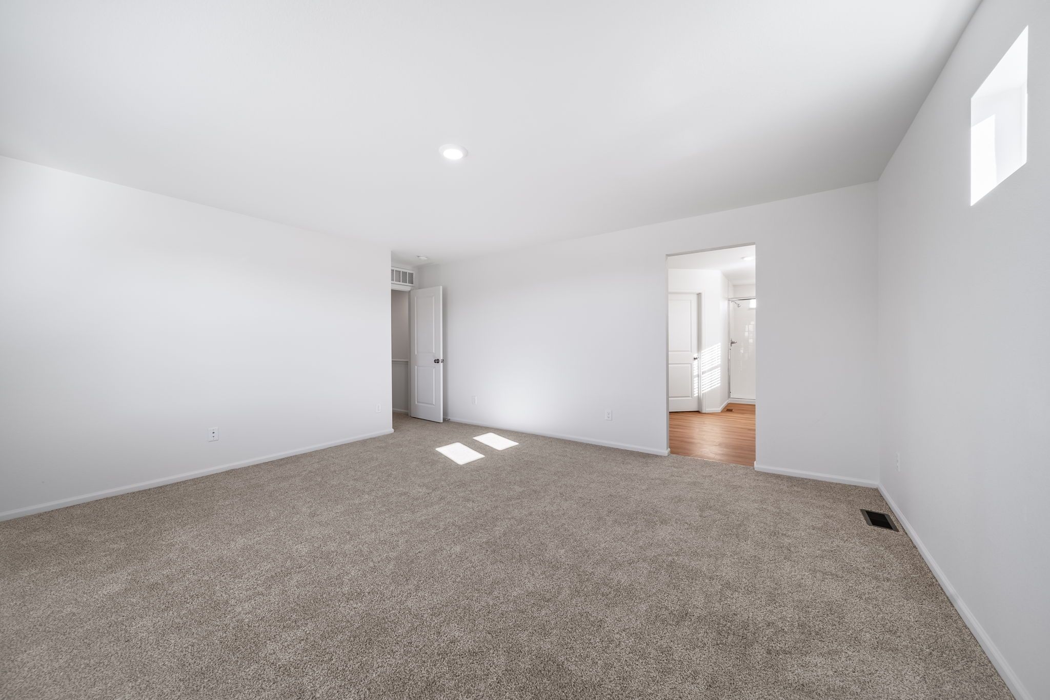 Neo primary bedroom