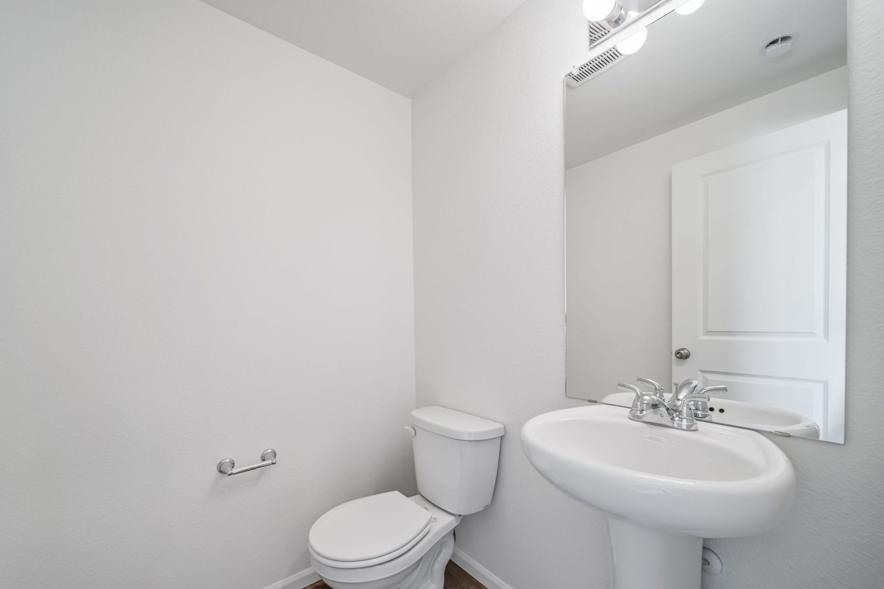 Selma powder room