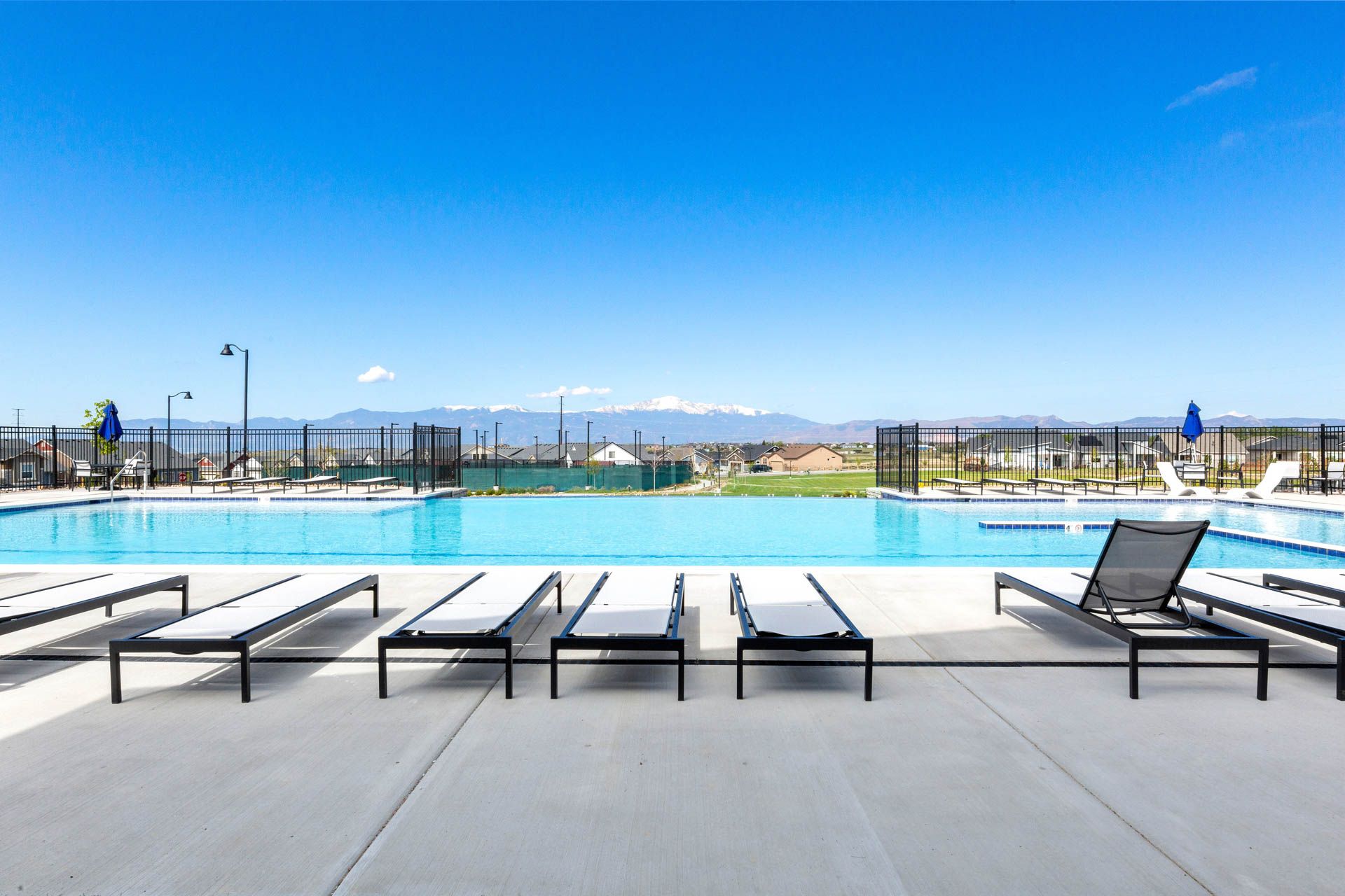 The Retreat boasts an exclusive 10,000 sq. ft. clubhouse with a state-of-the-art fitness facilities.