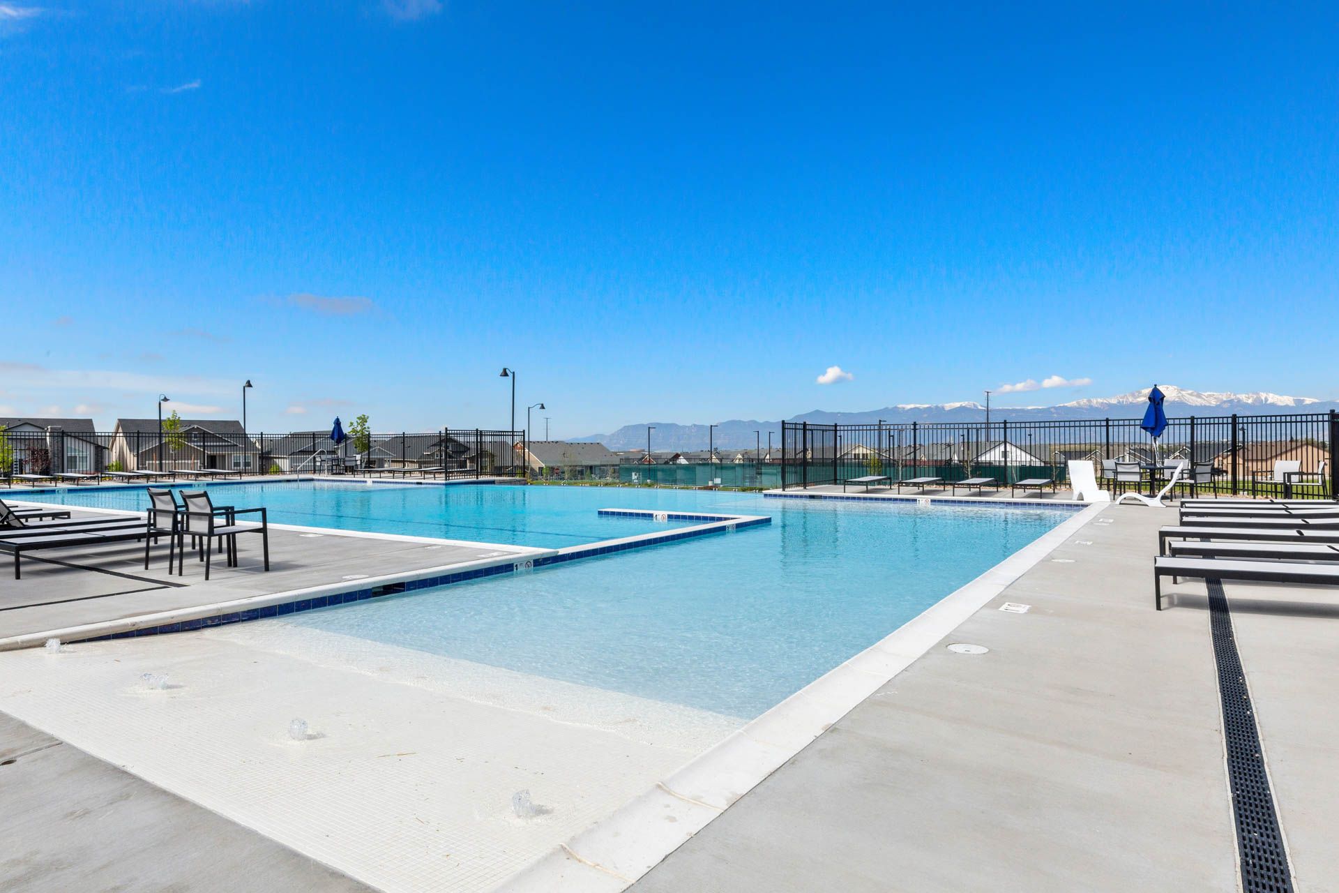 The Retreat boasts an exclusive 10,000 sq. ft. clubhouse with a state-of-the-art fitness facilities.