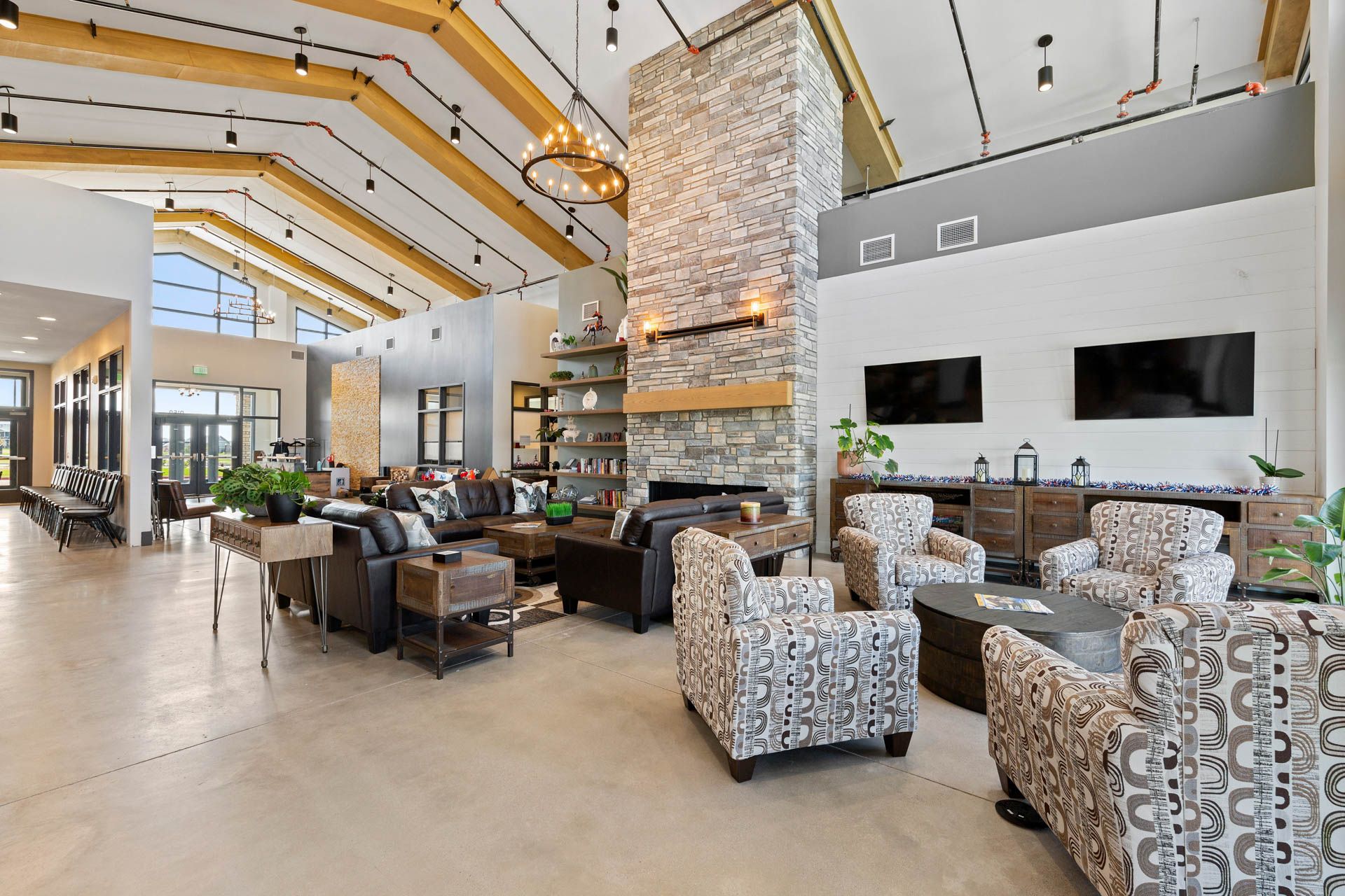 The Retreat boasts an exclusive 10,000 sq. ft. clubhouse with a state-of-the-art fitness facilities.