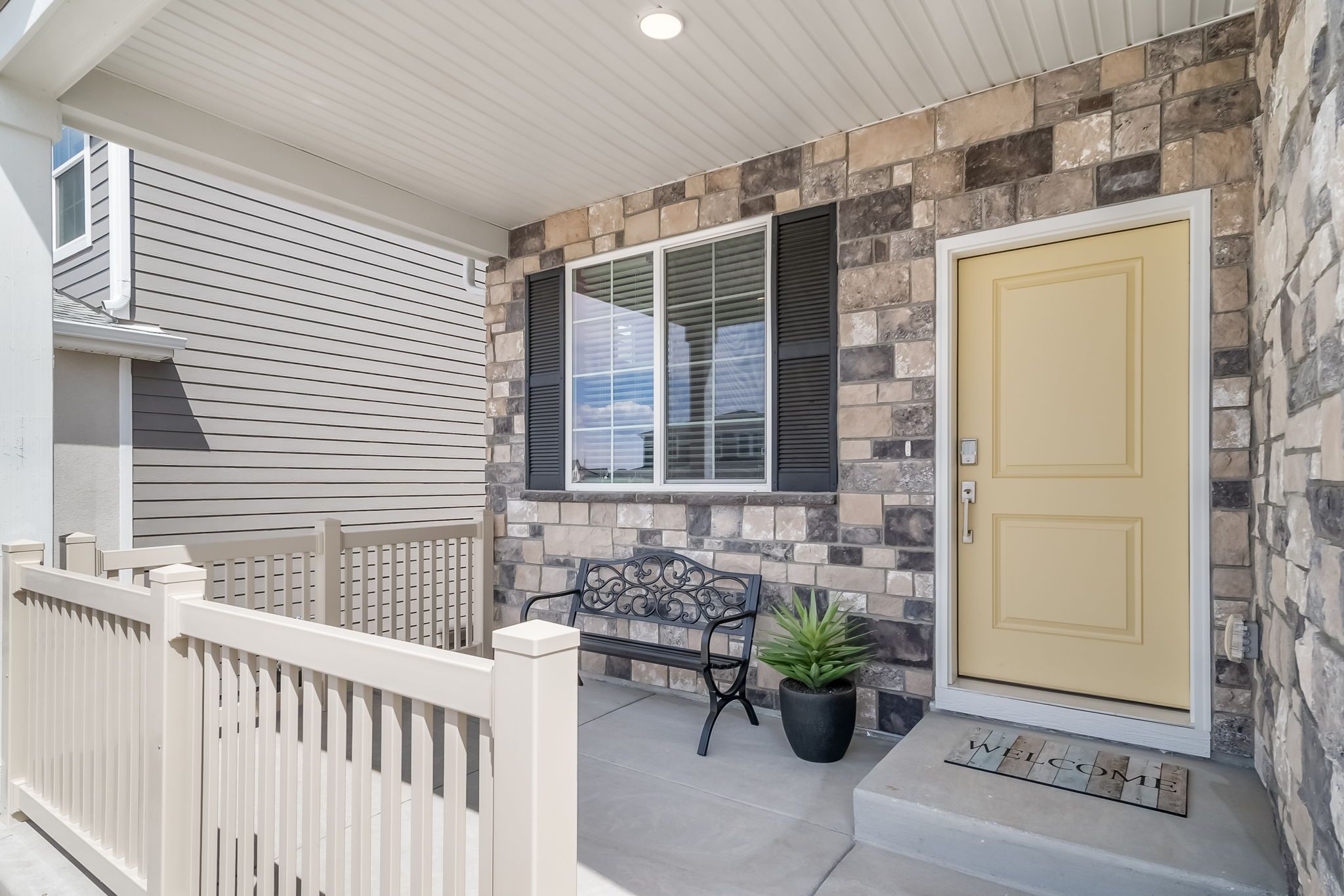 Front porch of Triumph floorplan