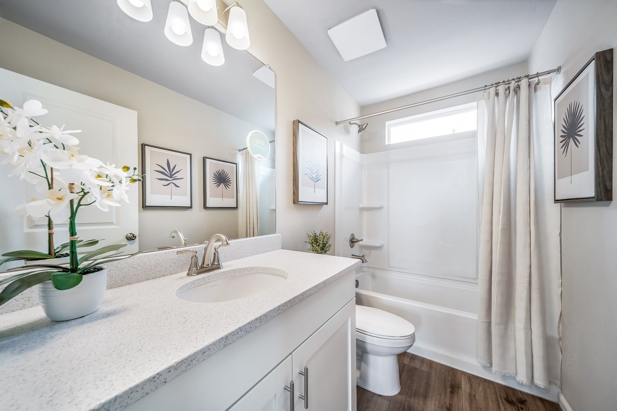Rand guest bathroom