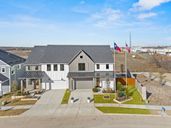 North Square at Uptown Celina por Olivia Clarke Homes en Dallas Texas