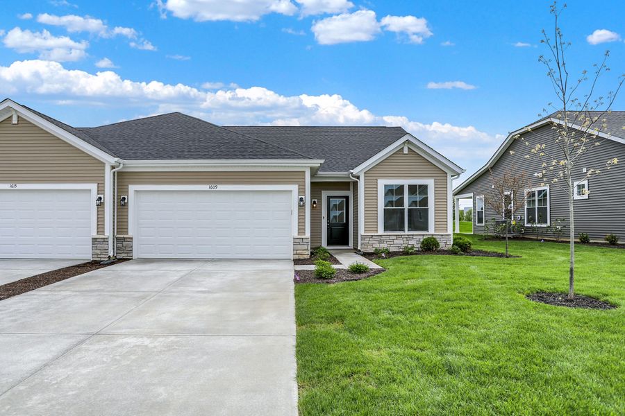1609 Clover Crossing Drive. Greenfield, IN 46140
