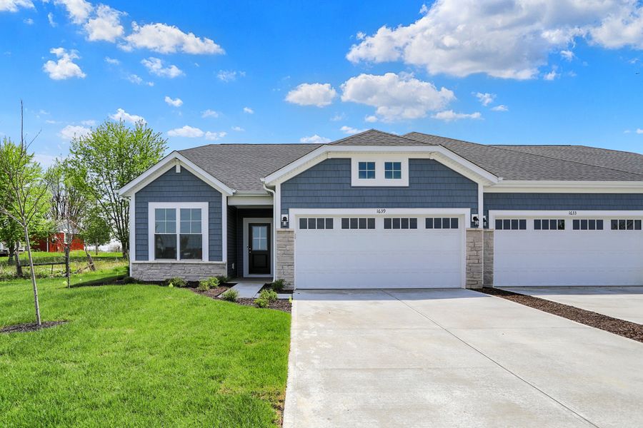1639 Clover Crossing Drive. Greenfield, IN 46140