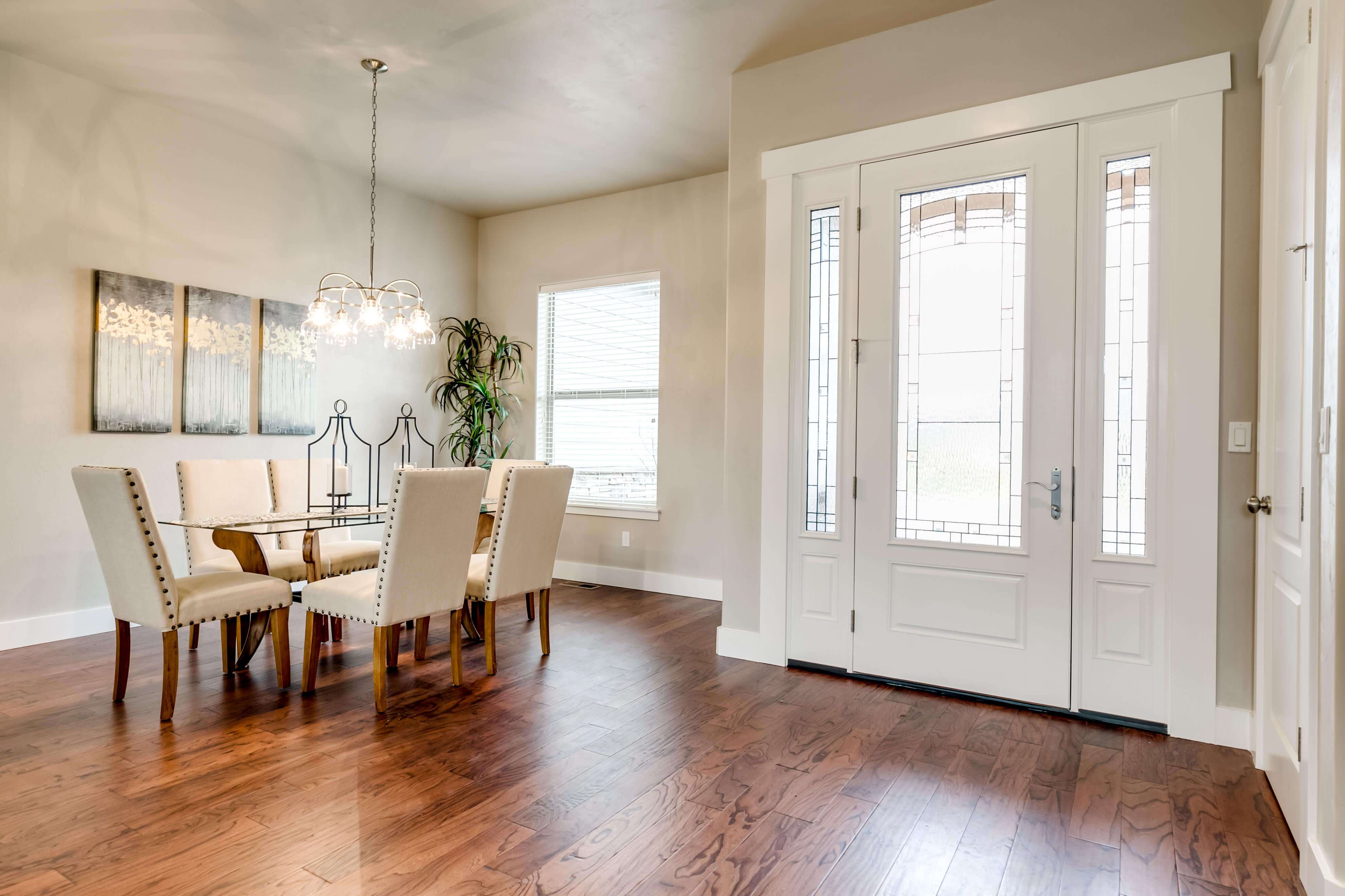 casa en Oregon Custom Homes. por Oregon Custom Homes.