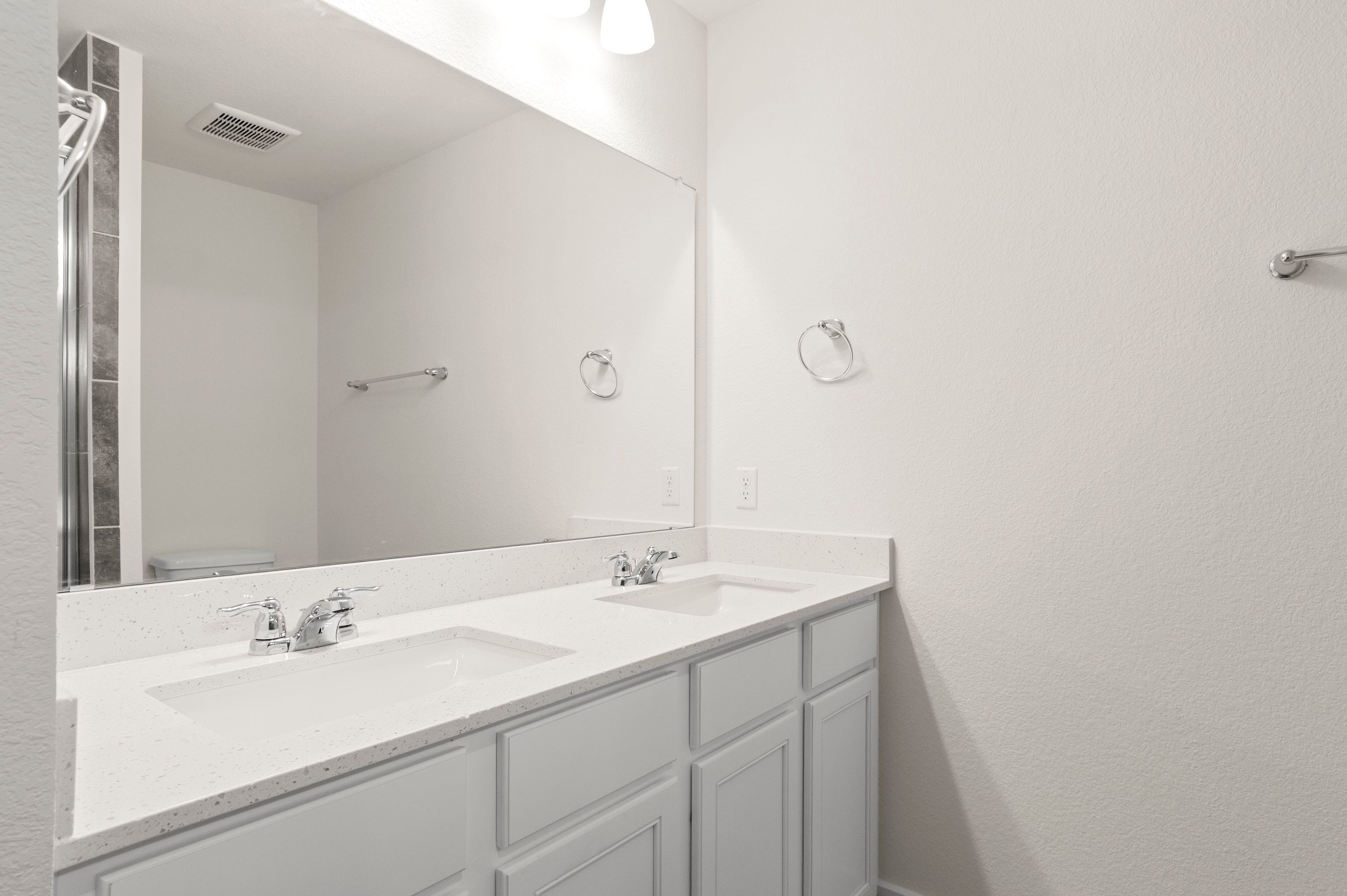 21_PrimaryBathroom2