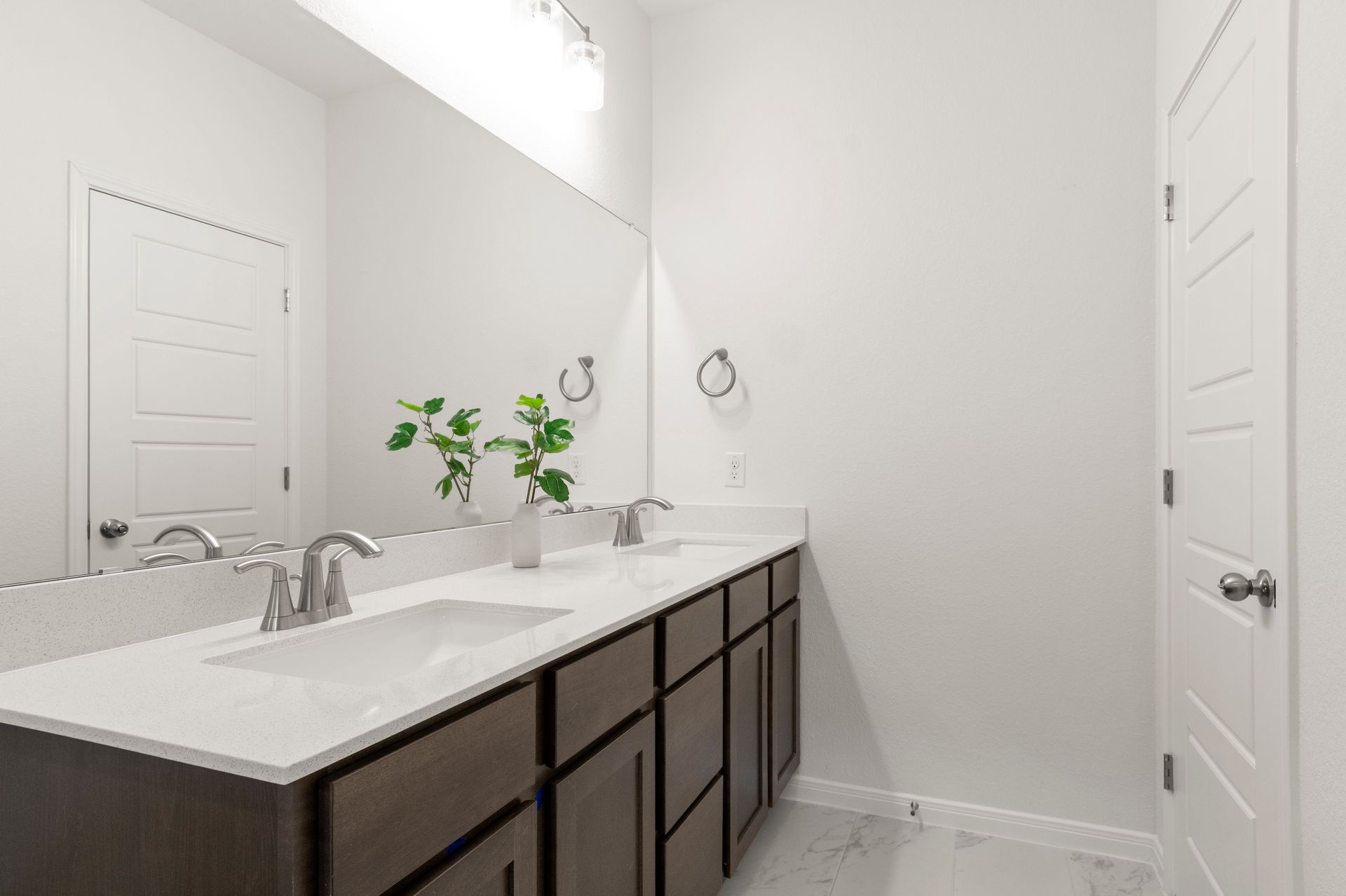 21_PrimaryBathroom3