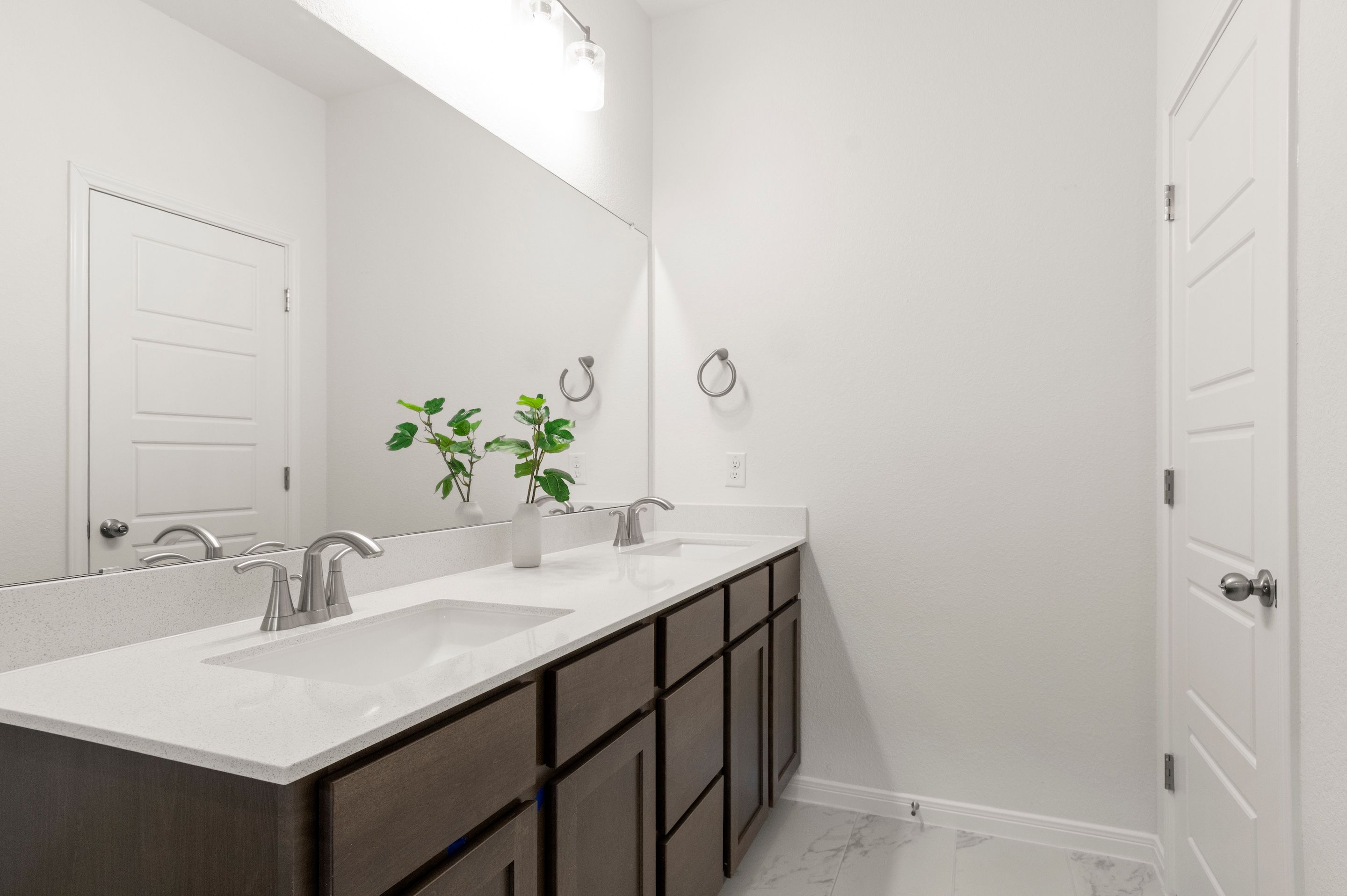 21_PrimaryBathroom3