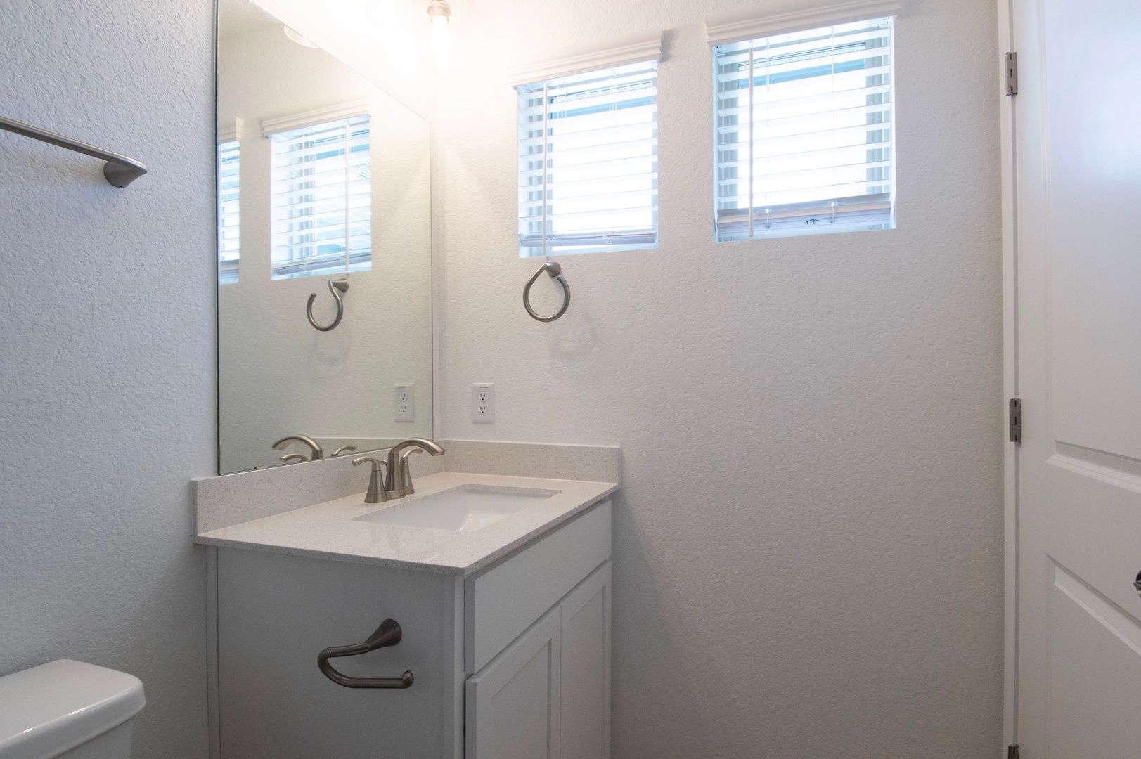 21_PrimaryBathroom3
