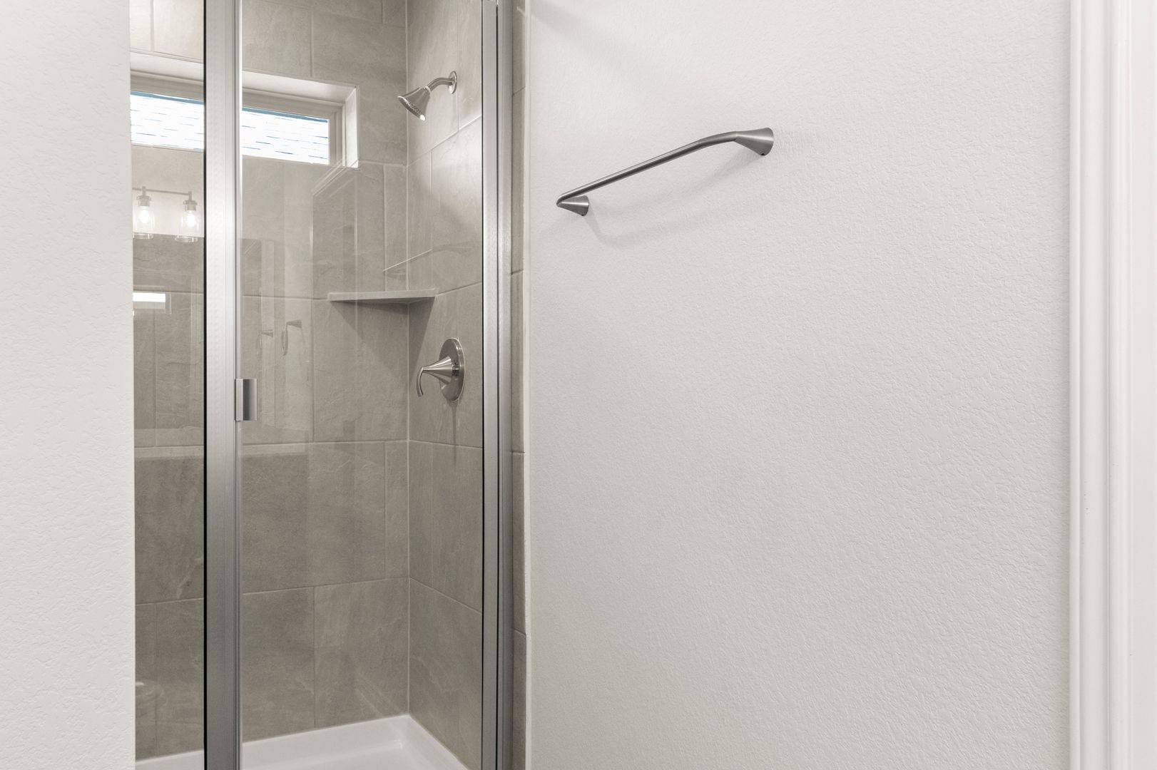 21_PrimaryBathroom2