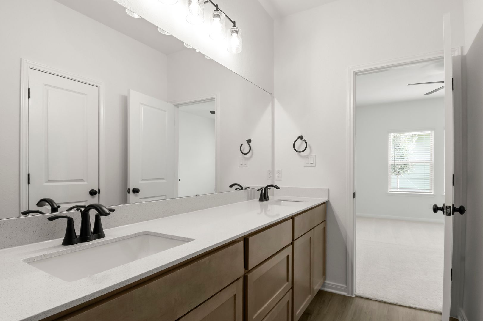 21_PrimaryBathroom2