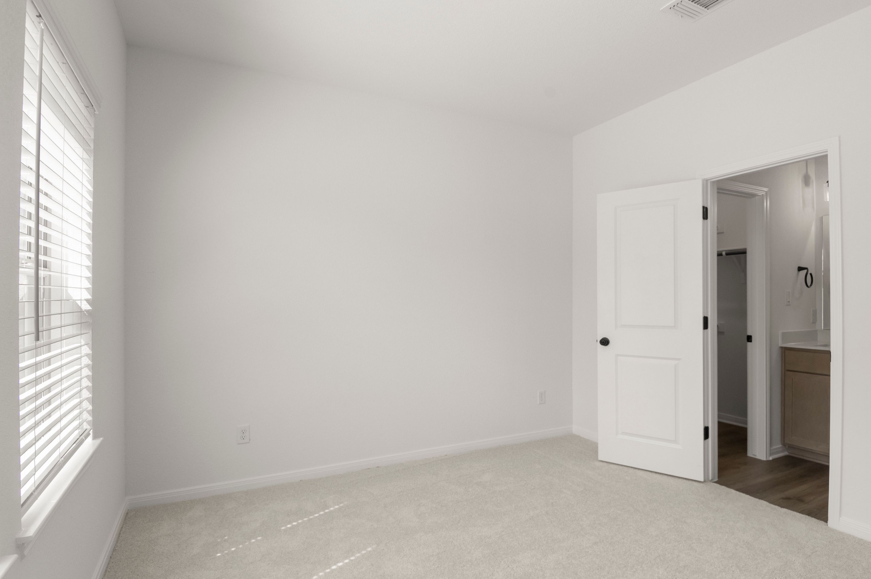22_PrimaryBedroom2