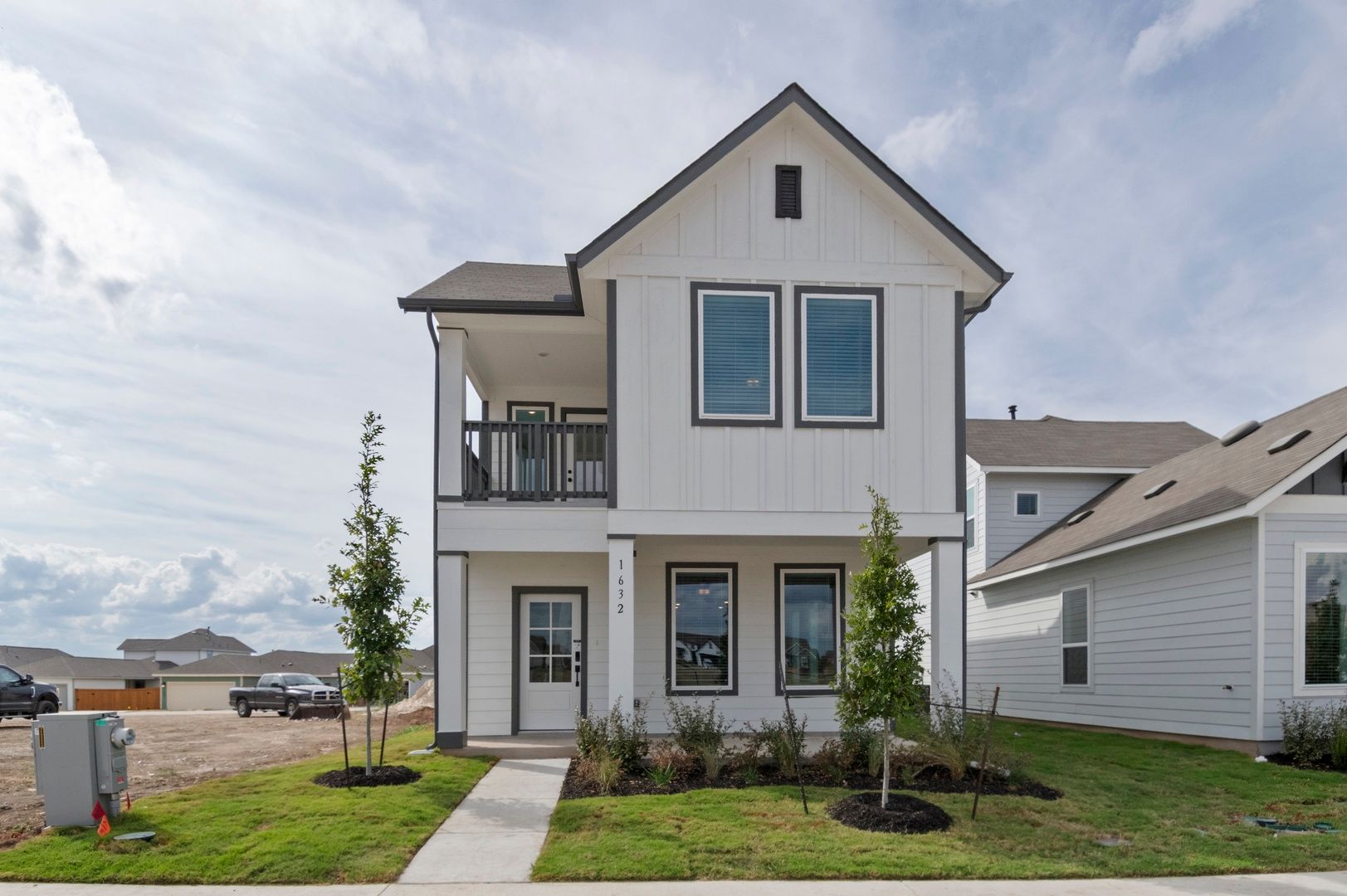 1_ExteriorFront2