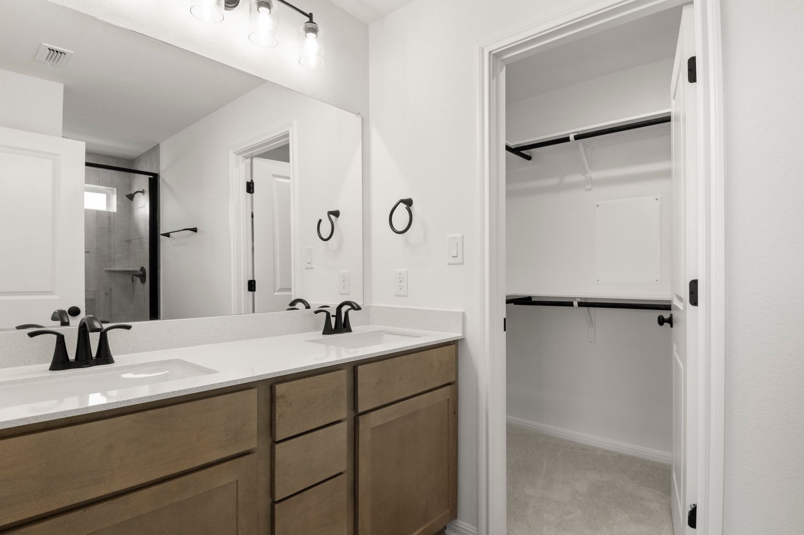 19_PrimaryBathroom