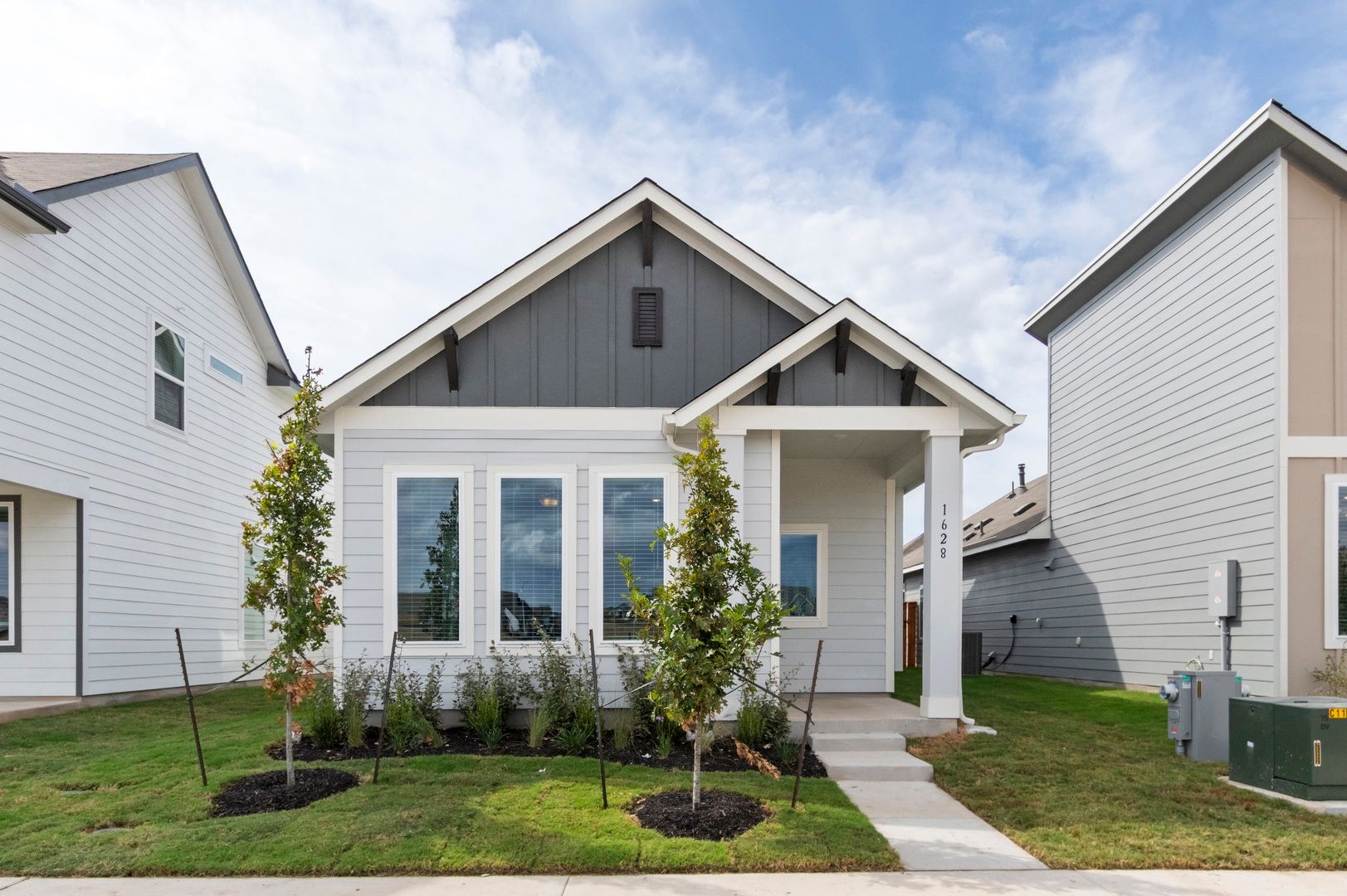 1_ExteriorFront2
