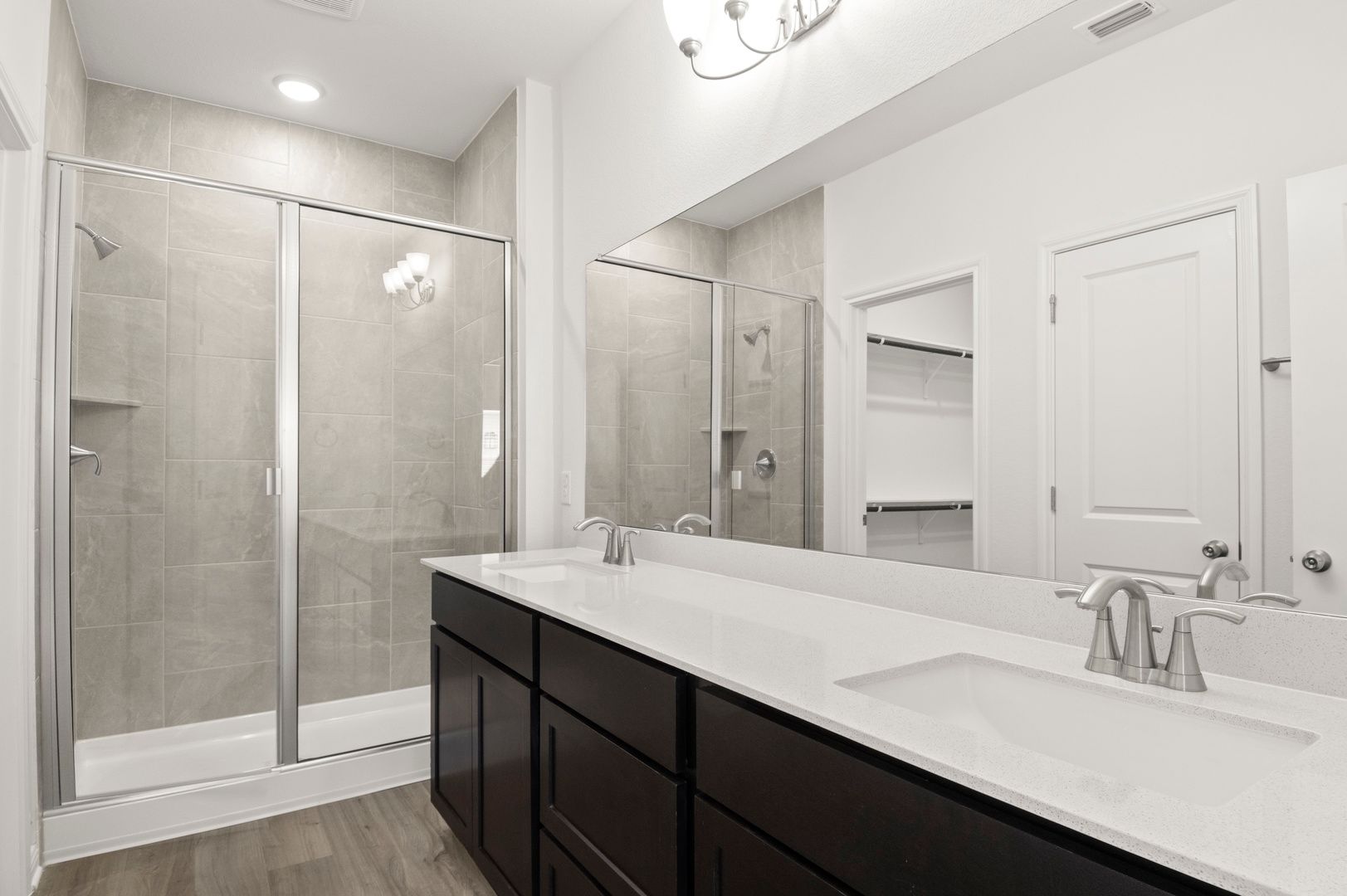 17_PrimaryBathroom