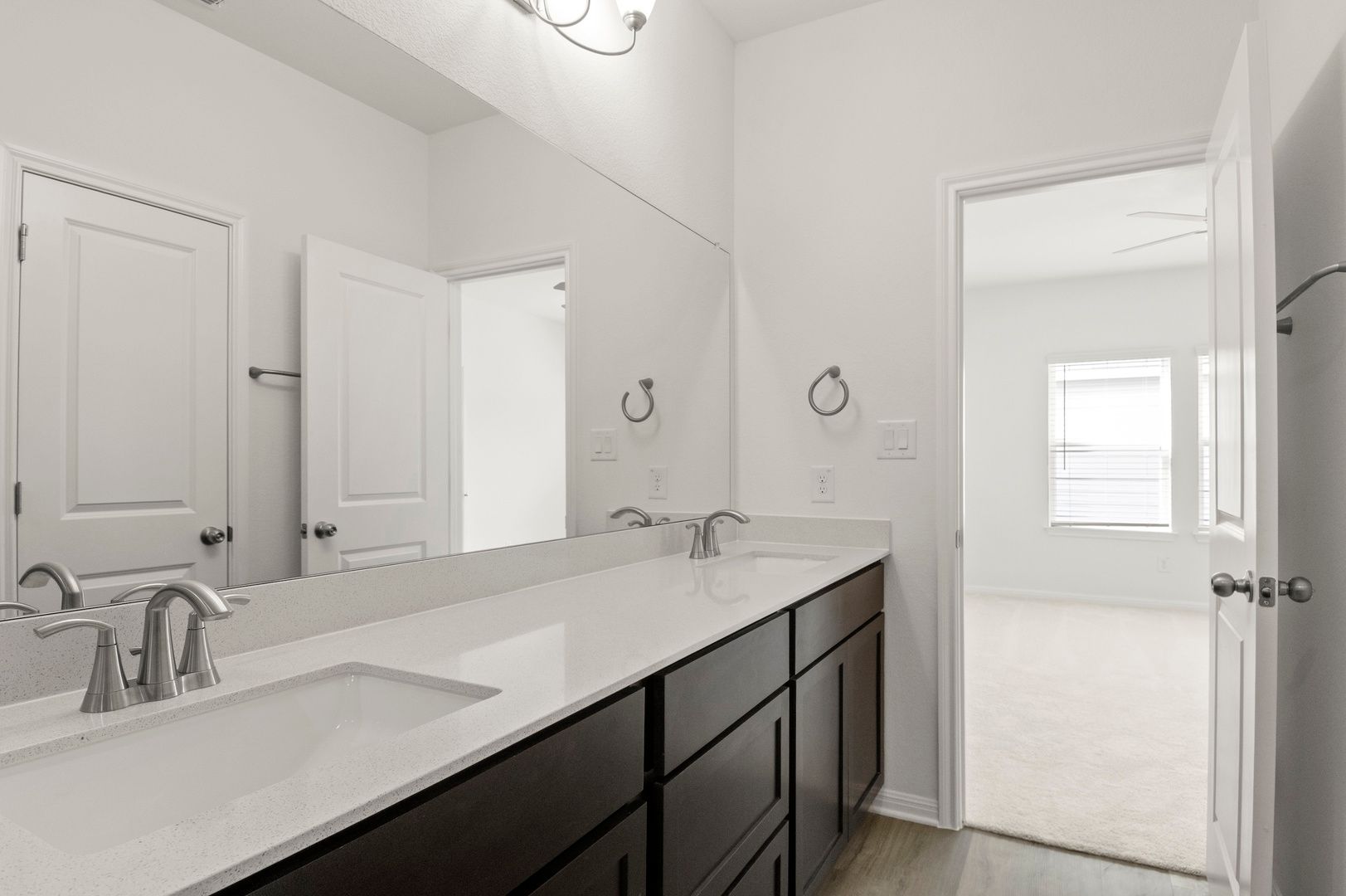 18_PrimaryBathroom2