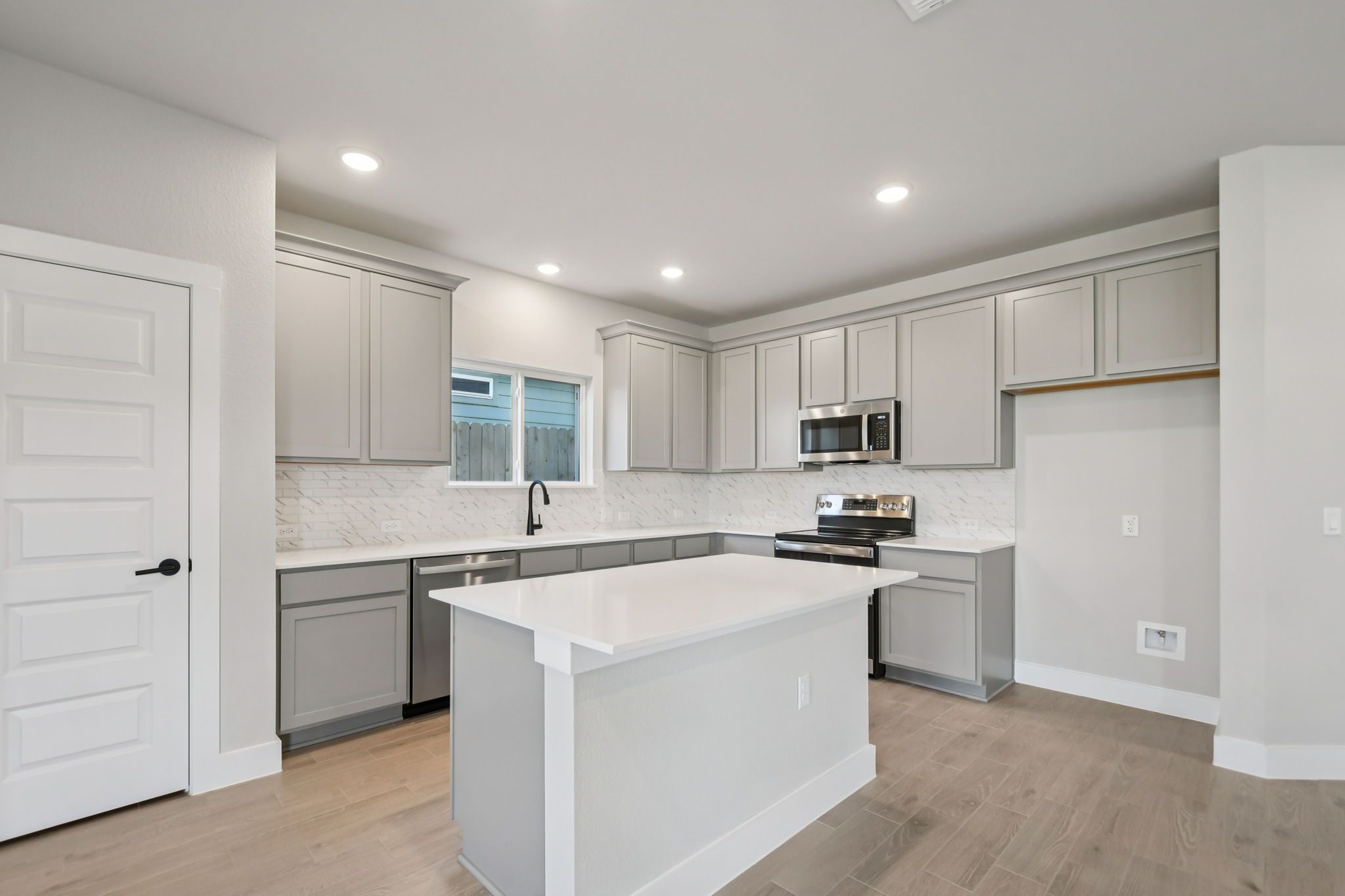 8-web-or-mls-9708 Petrichor Blvd-S1412-008