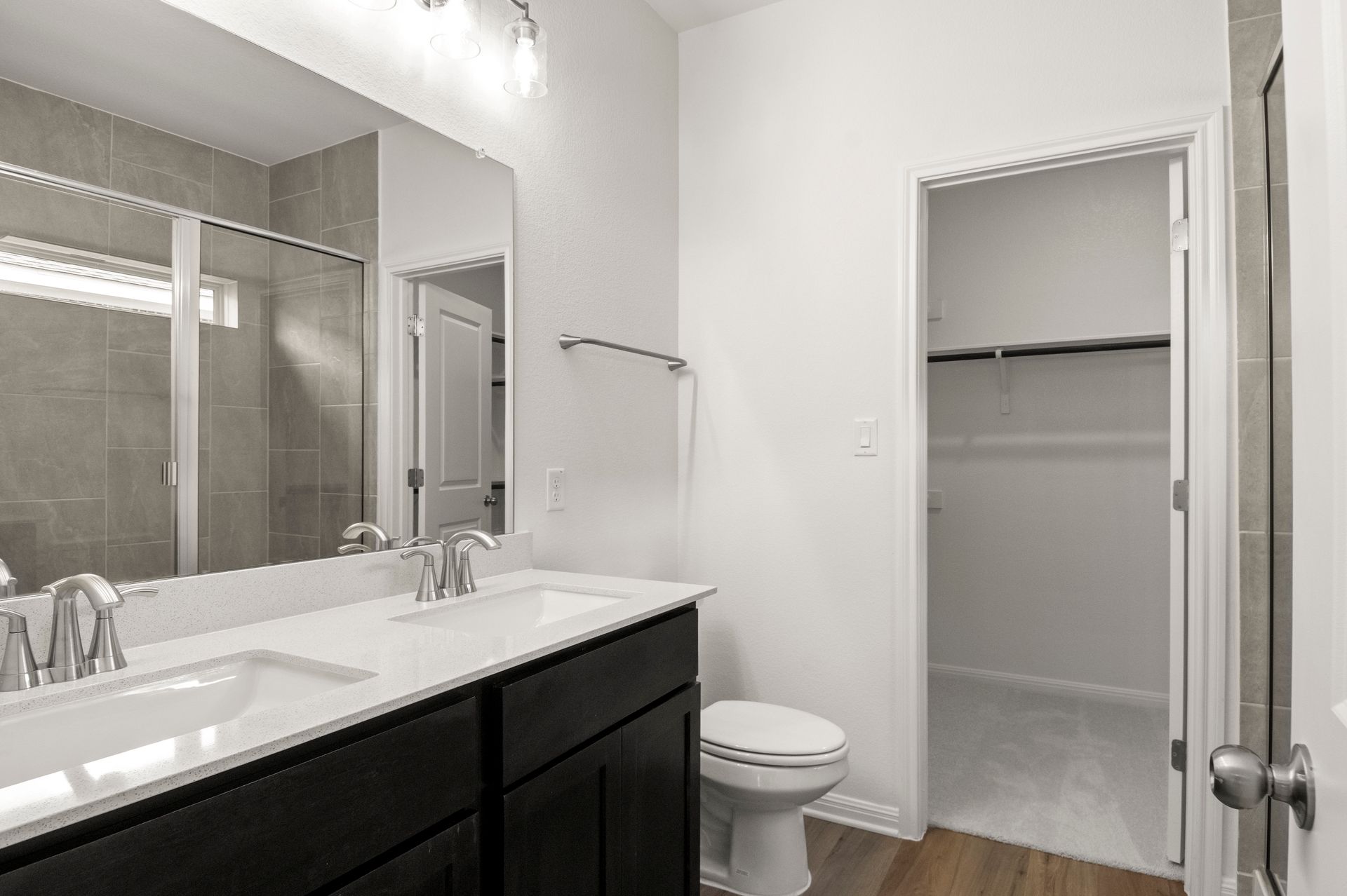 21_PrimaryBathroom