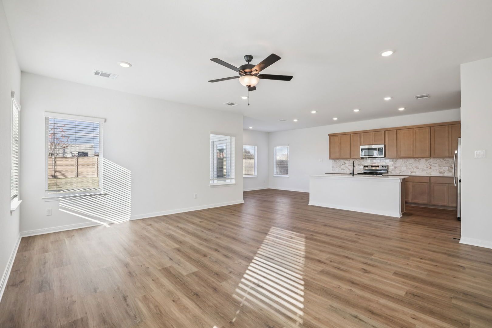 1_9-web-or-mls-54-480 Josey Wales-S2112-009