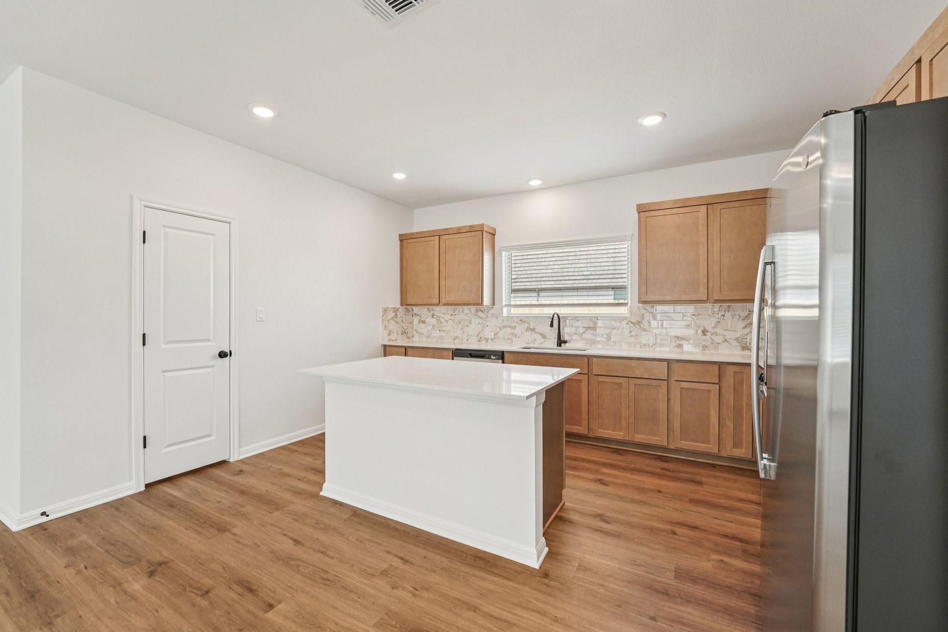 12-web-or-mls-Bay Breeze Dr-S1402-012
