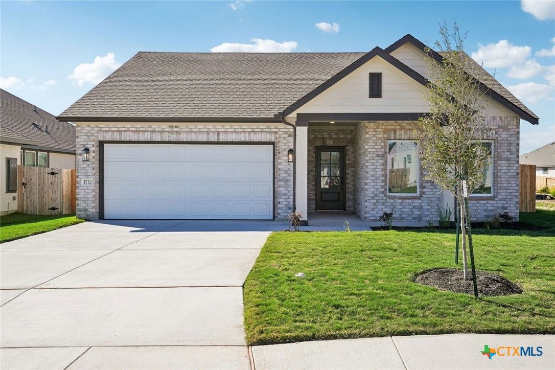 Ford - Village at Three Oaks: Seguin, Texas - Pacesetter Homes Texas