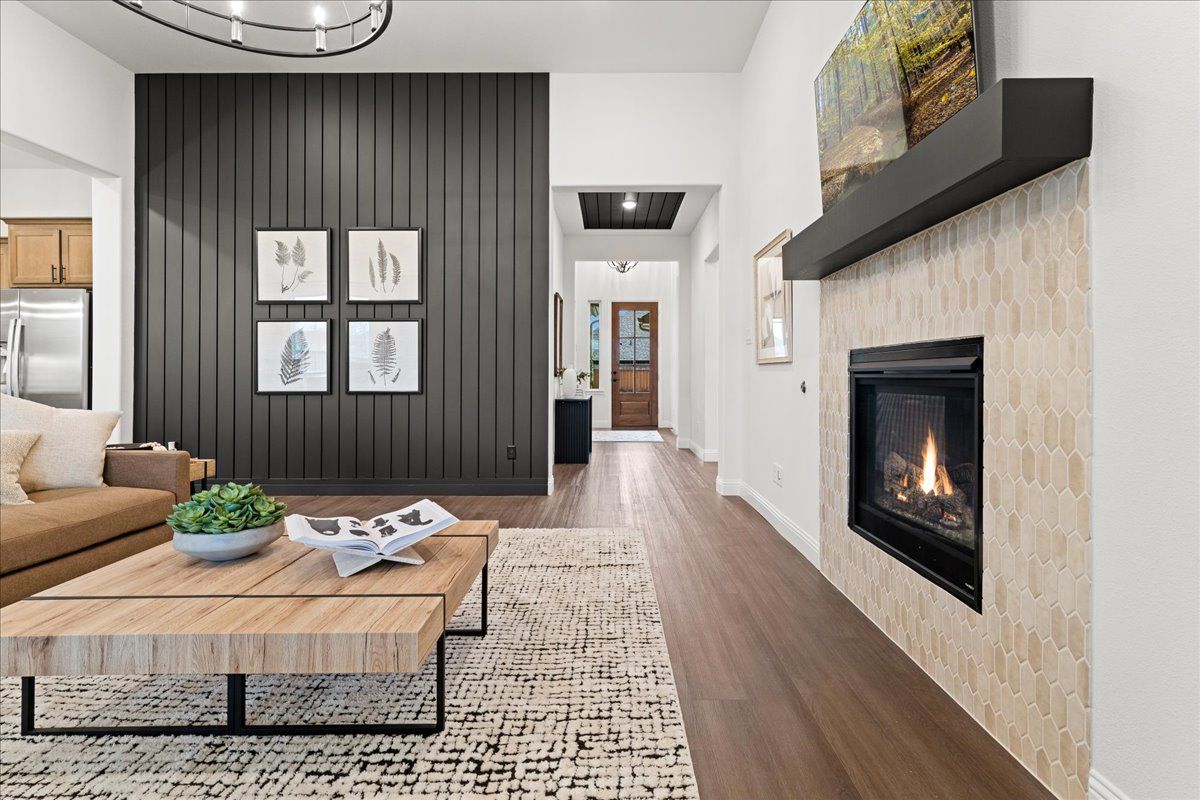 14-3707 Maize Ave-27