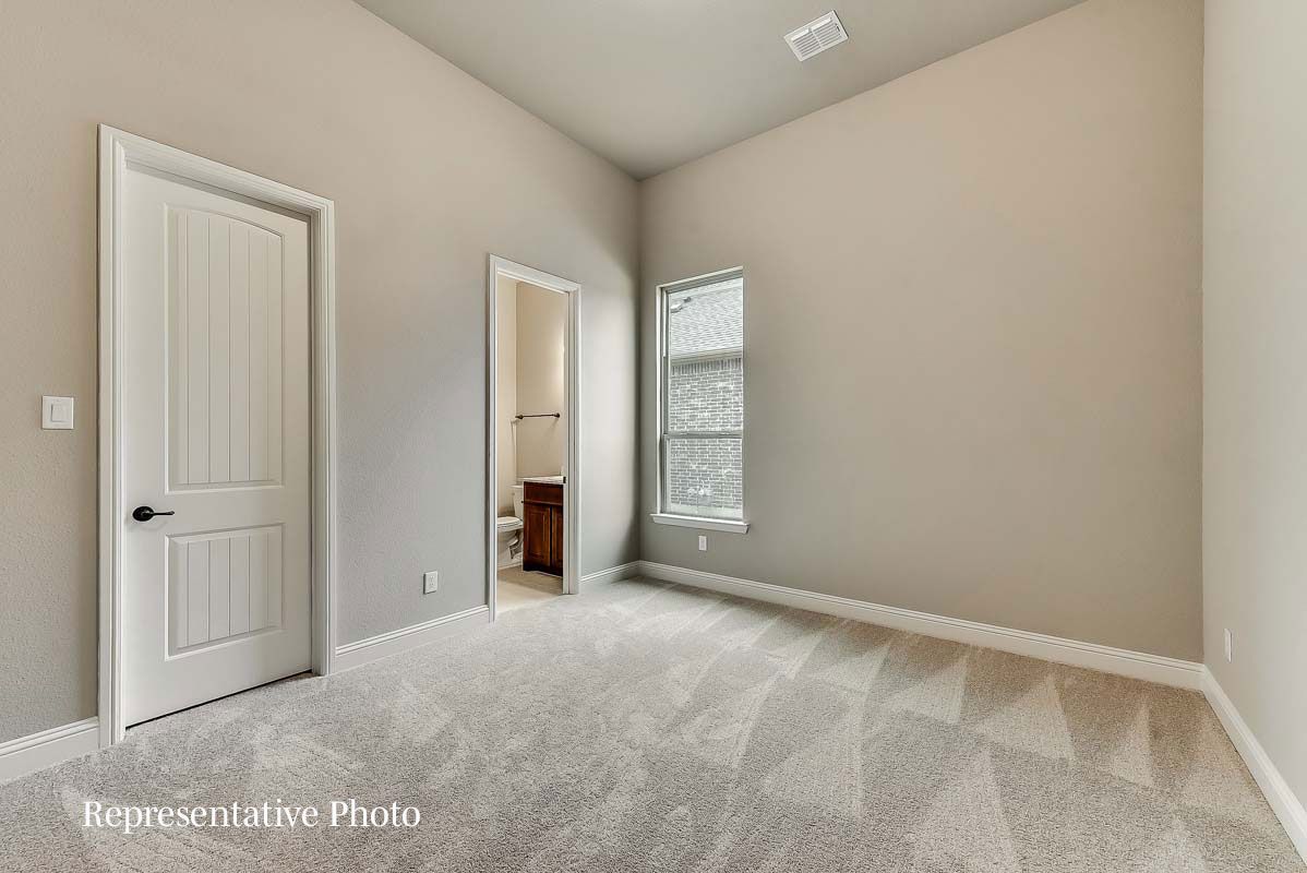 1022 Longbow Trail. Justin, TX 76247