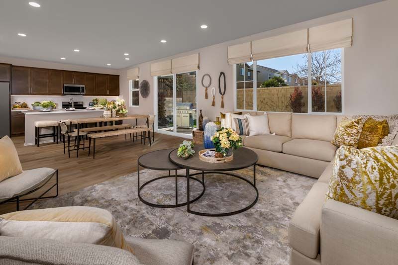 8715 Lompoc Ave. Hesperia, CA 92344