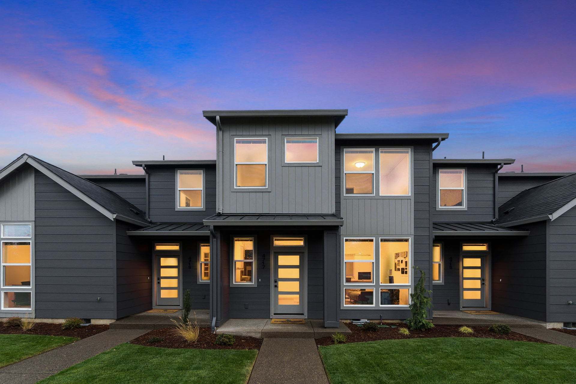 The Nines at Camas Meadows Townhomes por Pacific Lifestyle Homes en Portland-Vancouver Washington